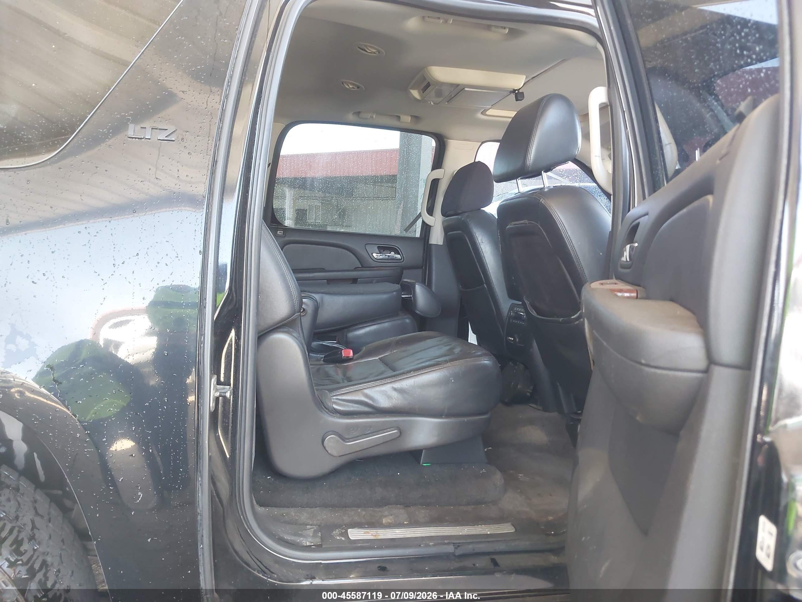 2008 Chevrolet Suburban 1500 Ltz Black vin: 1GNFC16J48R132717