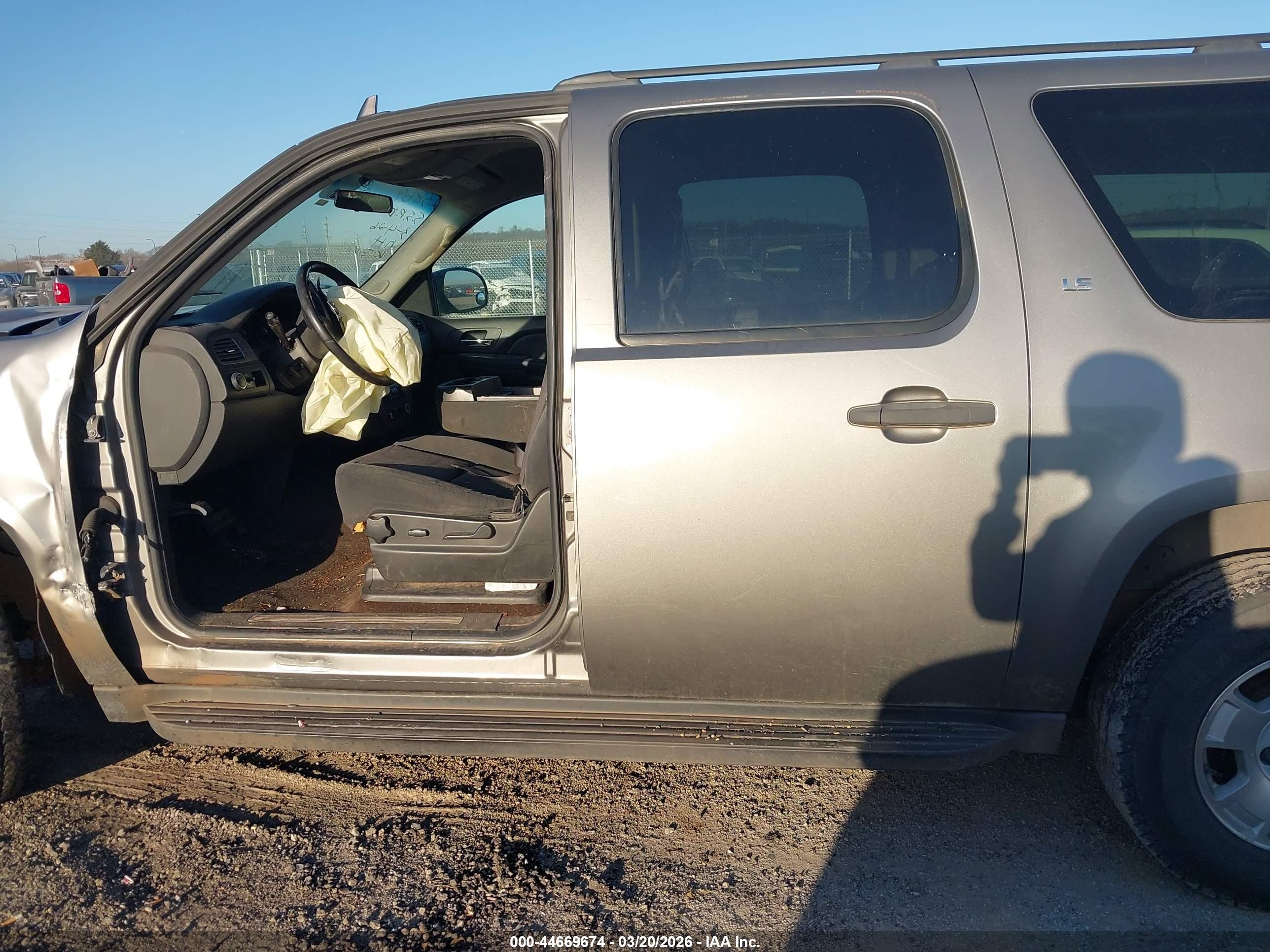 2009 Chevrolet Suburban 1500 Ls Gray vin: 1GNFC16J49R139586