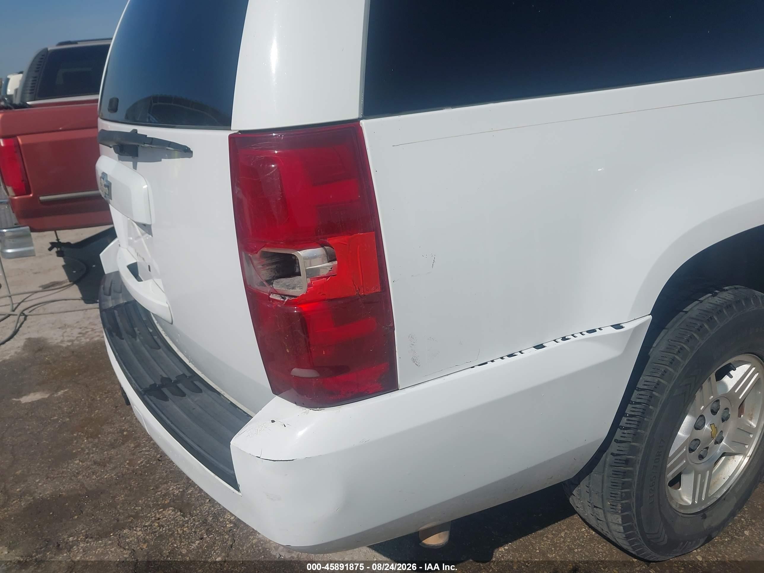 2008 Chevrolet Suburban 1500 Lt Белый vin: 1GNFC16J68R140284