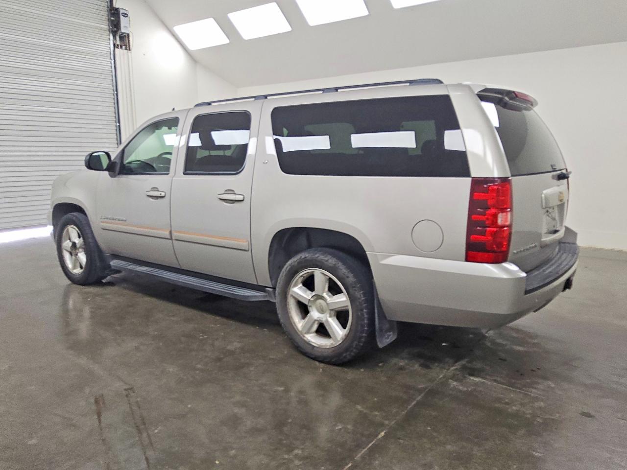 2007 Chevrolet Suburban C1500 Silver vin: 1GNFC16J77J372227