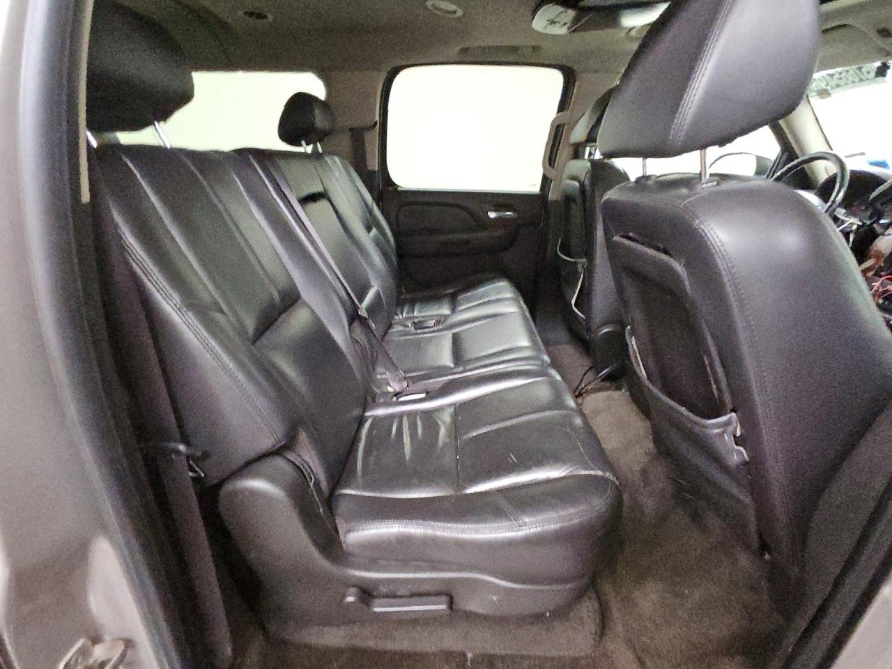 2007 Chevrolet Suburban C1500 Silver vin: 1GNFC16J77J372227