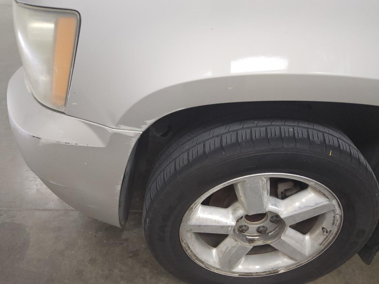 2007 Chevrolet Suburban C1500 Silver vin: 1GNFC16J77J372227 Damage: Left Front Fender, Multiple Scratches Heavy, 4