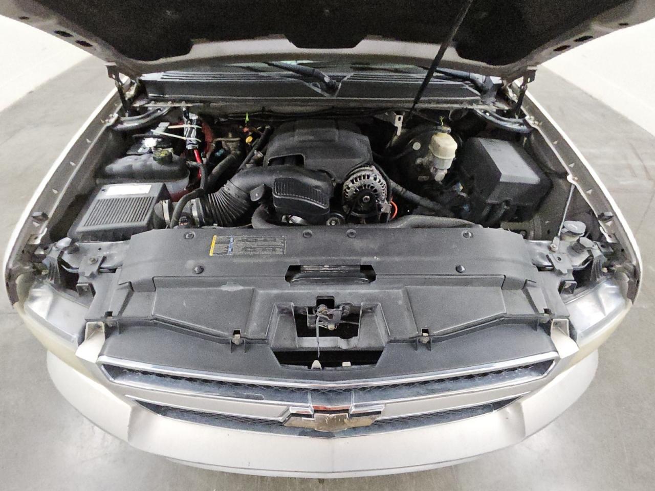 2007 Chevrolet Suburban C1500 Silver vin: 1GNFC16J77J372227 Damage: Rear End/Differential, Broken, Replacement Required