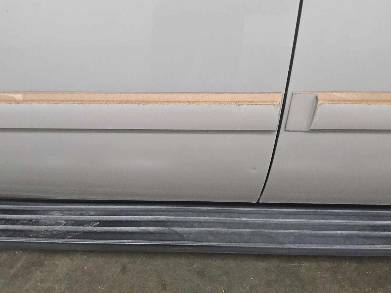 2007 Chevrolet Suburban C1500 Silver vin: 1GNFC16J77J372227 Damage: Left Front Door, Chipped, 3