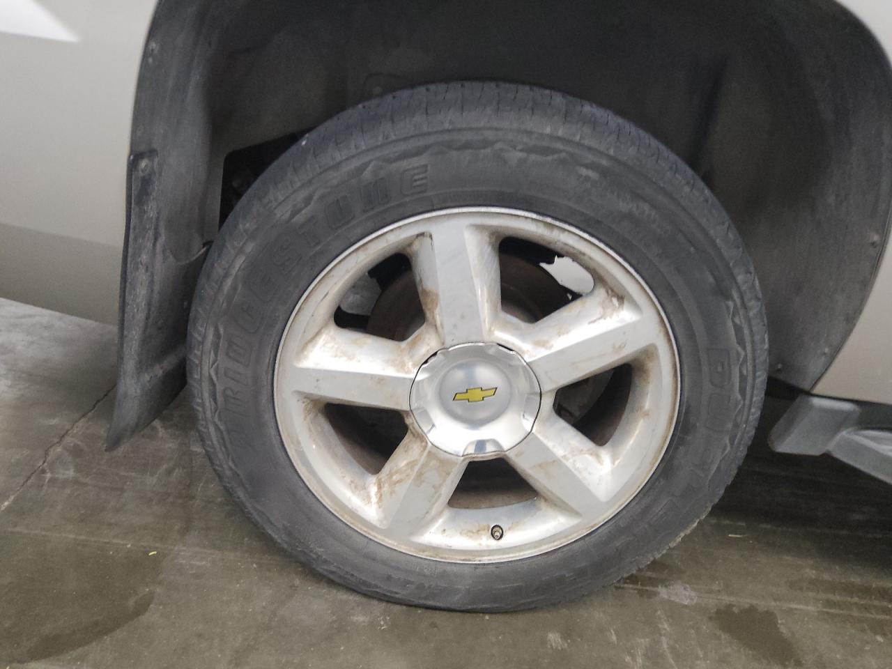 2007 Chevrolet Suburban C1500 Silver vin: 1GNFC16J77J372227 Damage: Right Rear Wheel, Corrosion, > 12 Inches