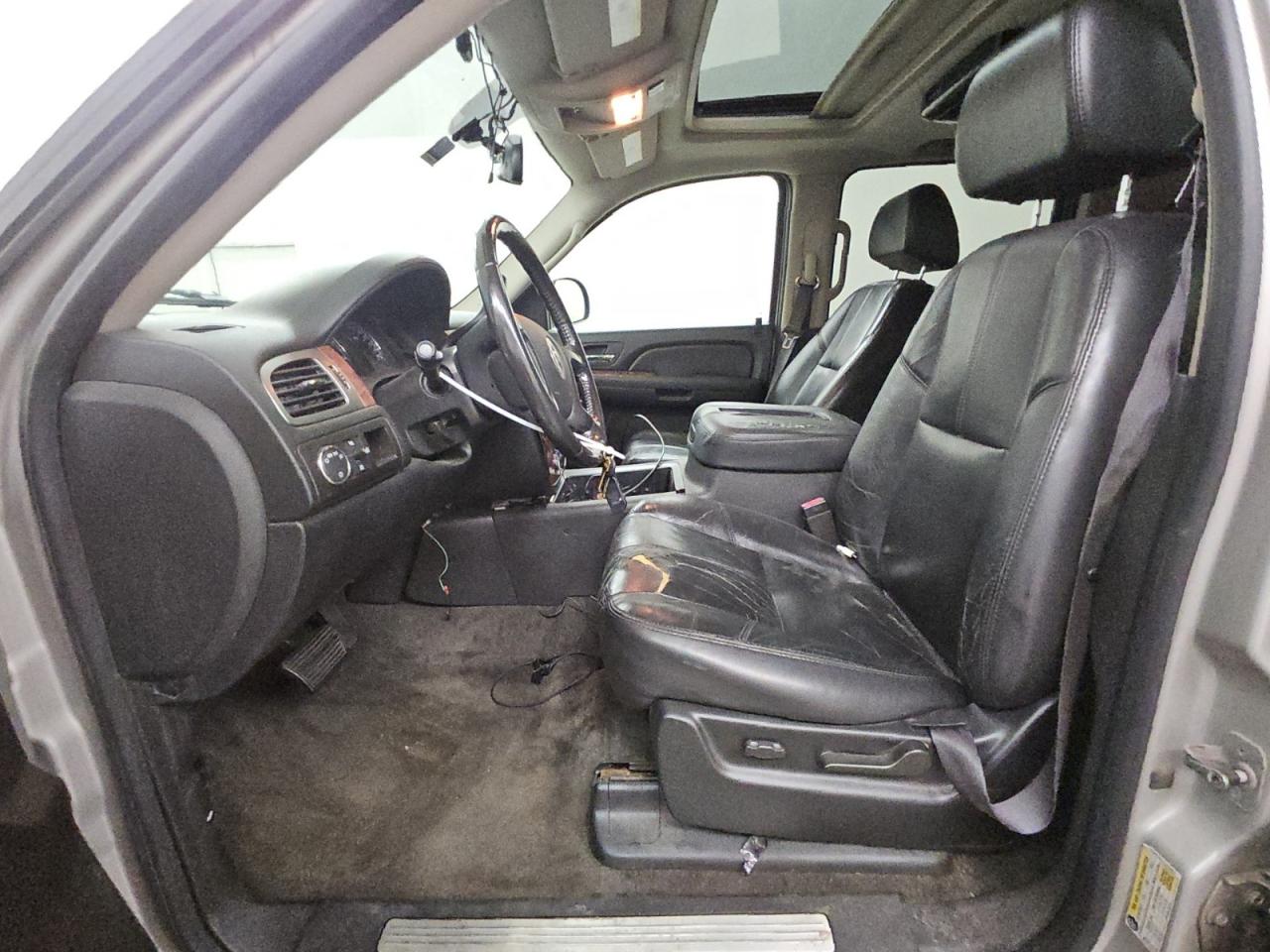 2007 Chevrolet Suburban C1500 Silver vin: 1GNFC16J77J372227 Damage: Left Front Seat, Torn, > 12 Inches