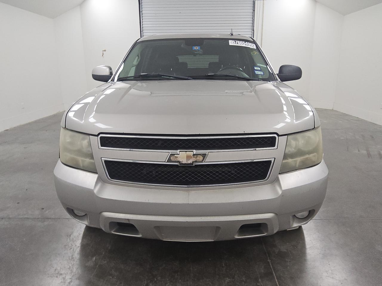 2007 Chevrolet Suburban C1500 Silver vin: 1GNFC16J77J372227 Damage: Left Head Lamp, Faded, Repair Required