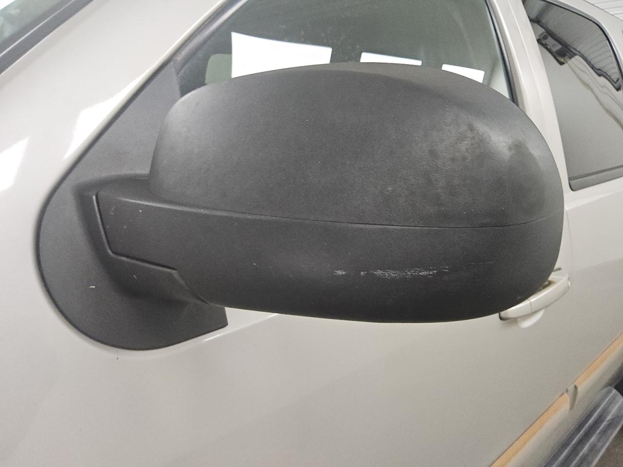 2007 Chevrolet Suburban C1500 Silver vin: 1GNFC16J77J372227 Damage: Left Mirror, Multiple Scratches Light, 4