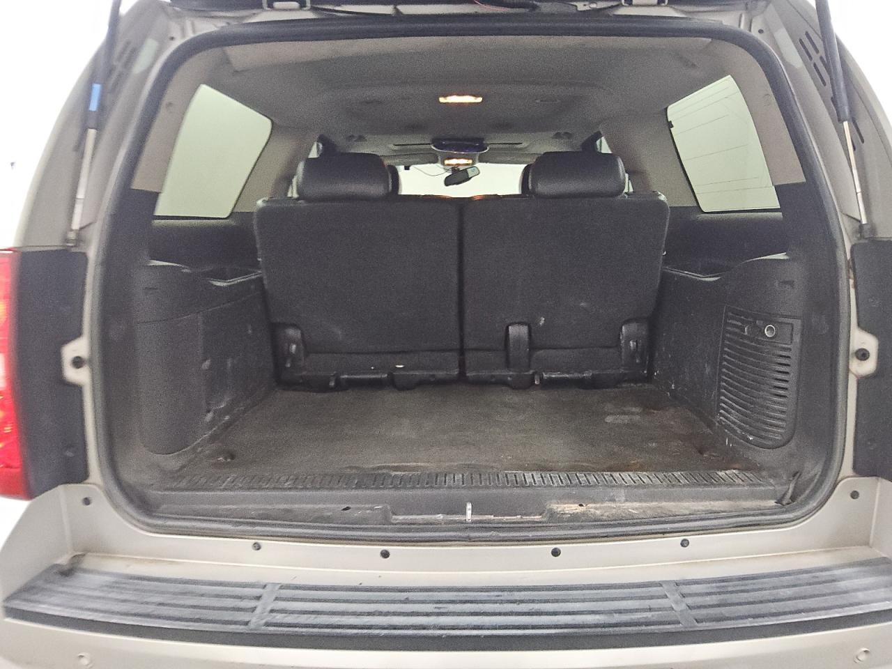 2007 Chevrolet Suburban C1500 Silver vin: 1GNFC16J77J372227 Damage: Left Interior C Pillar Trim, Multiple Scratches Heavy, 4