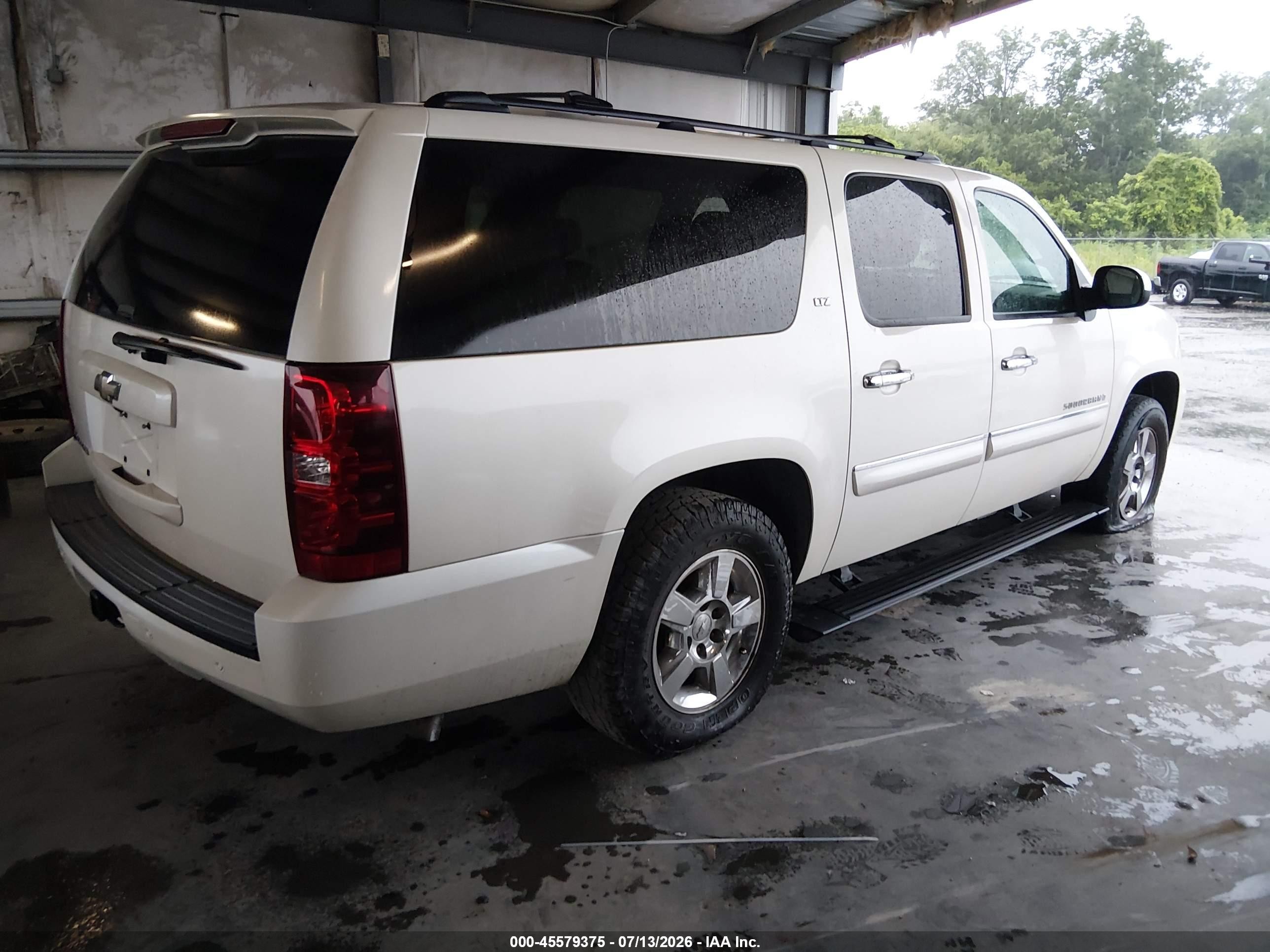 2008 Chevrolet Suburban 1500 Ltz White vin: 1GNFC16J88R209377