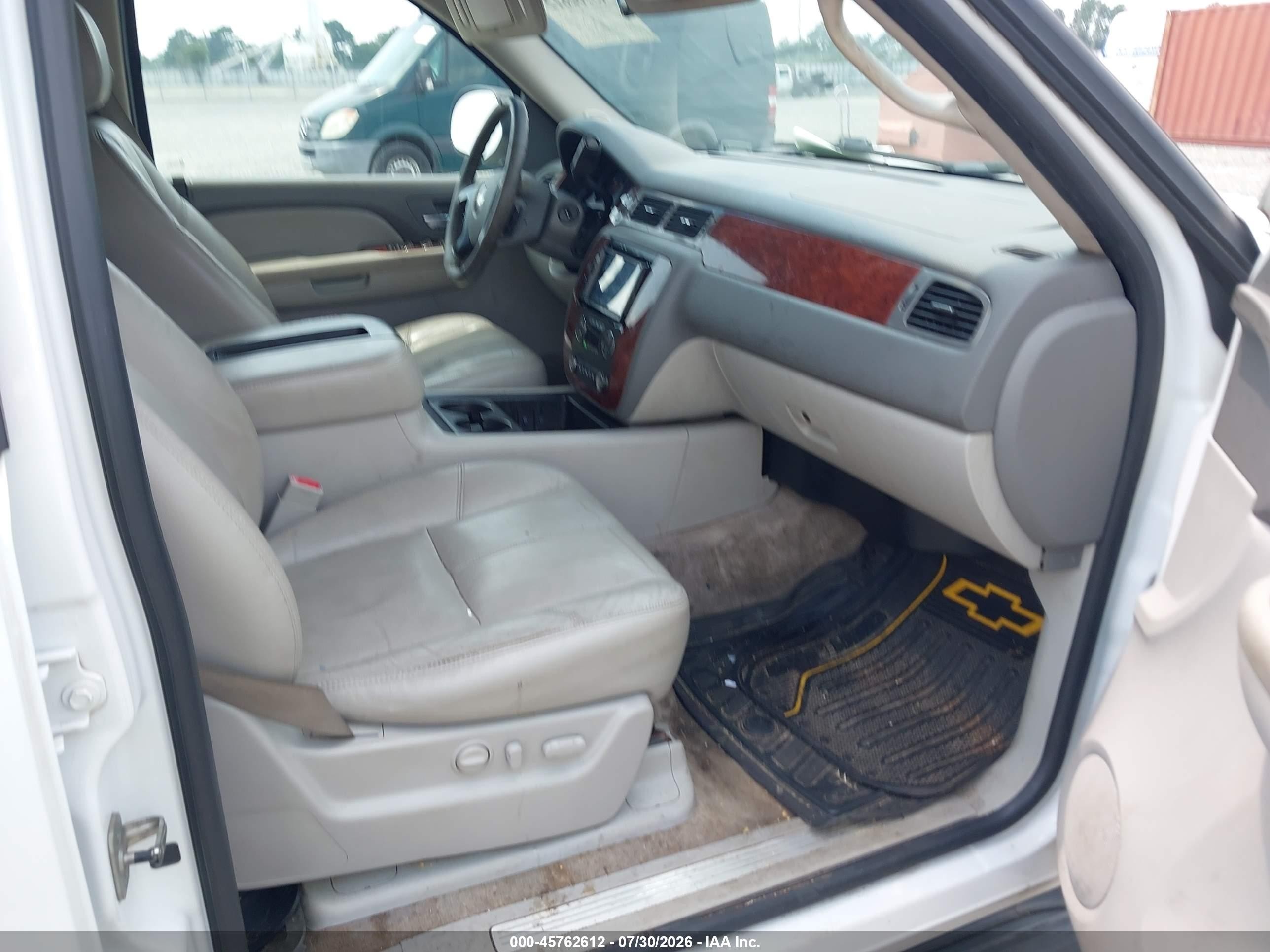 2009 Chevrolet Tahoe Lt2 White vin: 1GNFC23019R193719