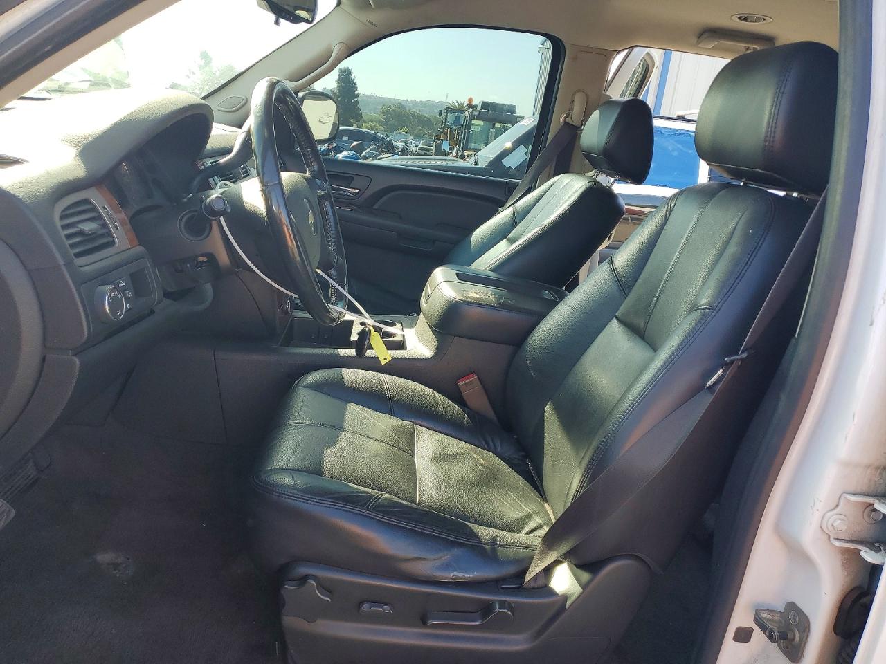 2009 Chevrolet Tahoe Lt White vin: 1GNFC23019R256754