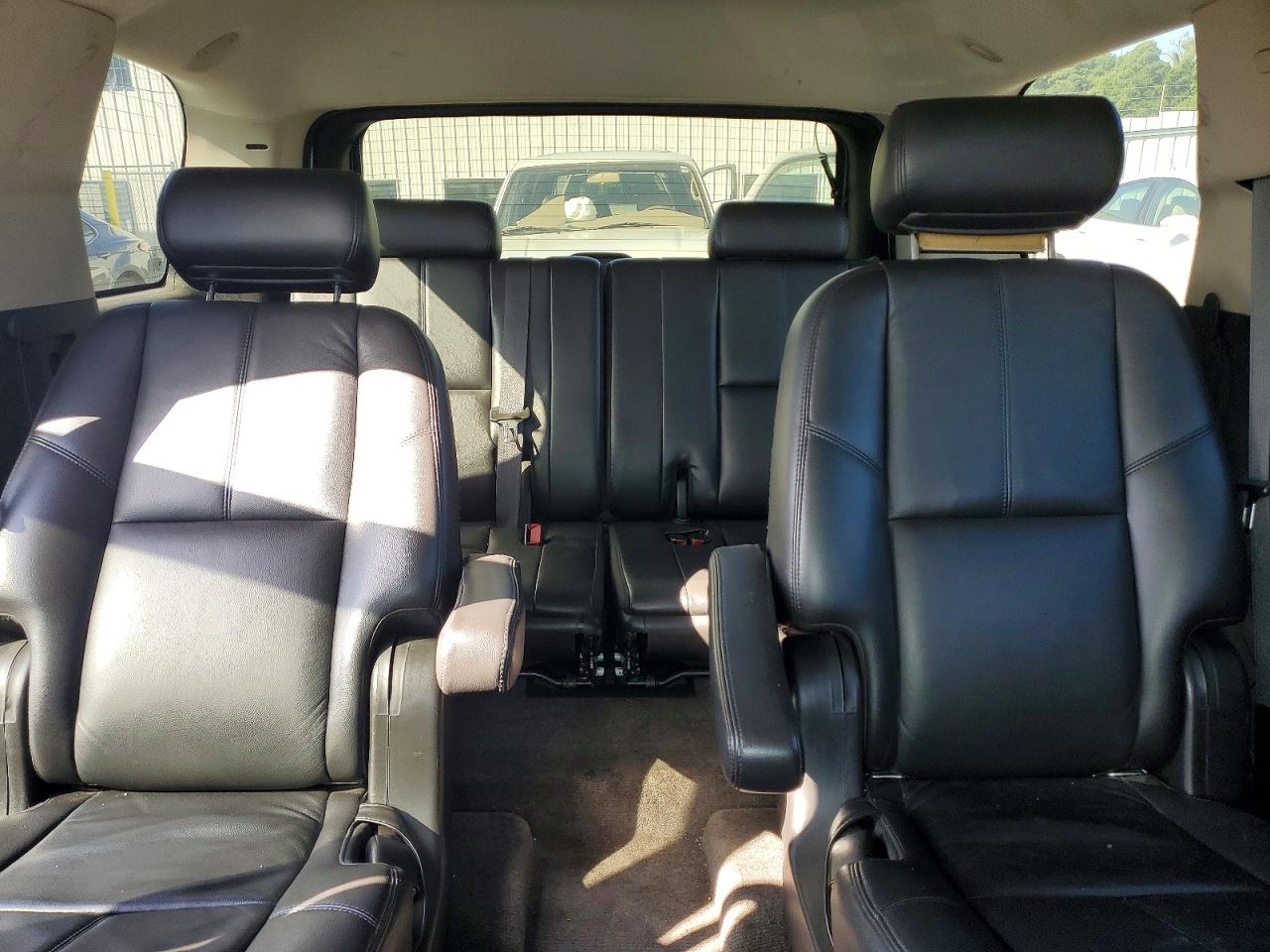 2009 Chevrolet Tahoe Lt White vin: 1GNFC23019R256754