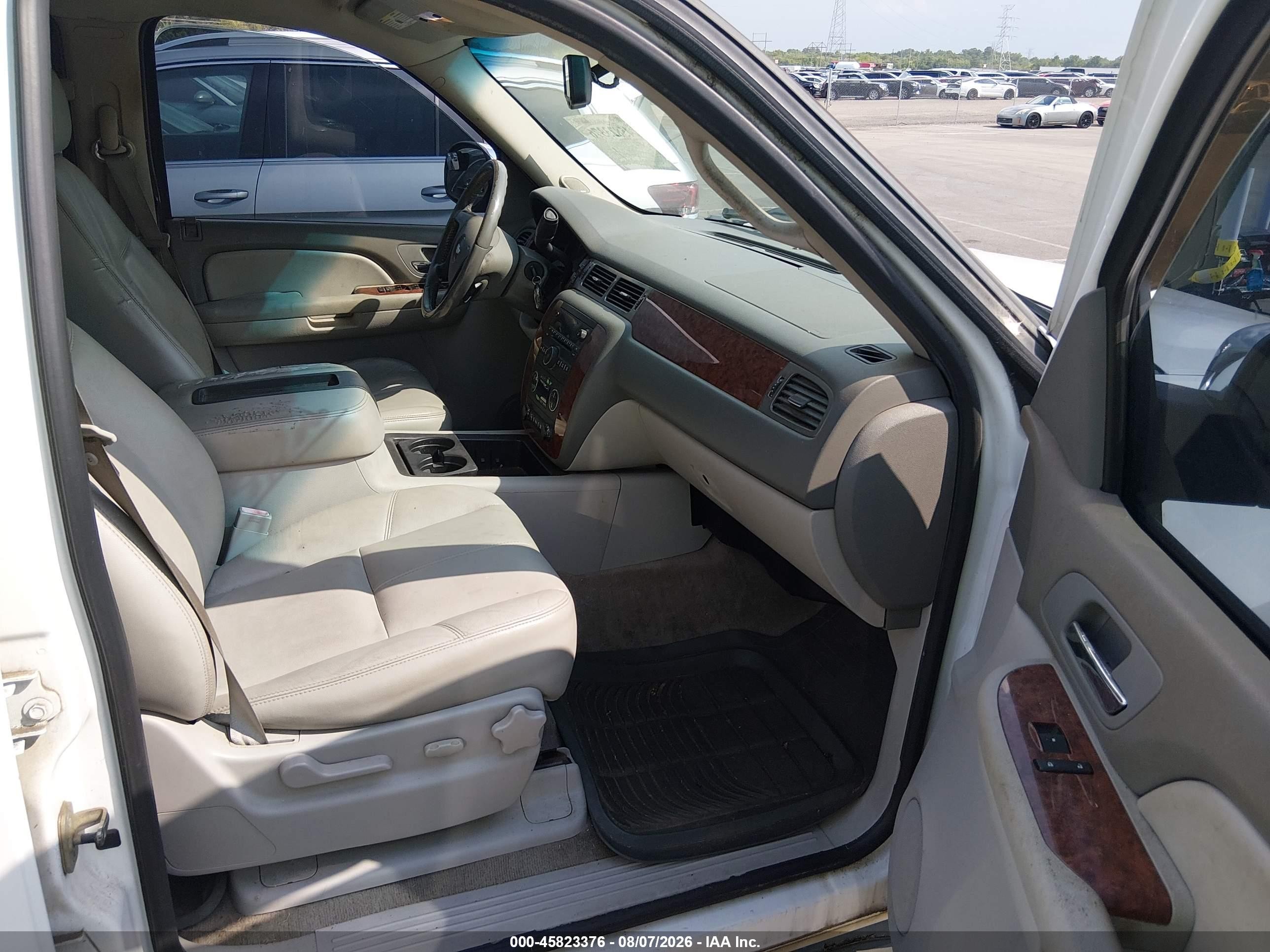 2009 Chevrolet Suburban 1500 Lt2 White vin: 1GNFC26039R300698