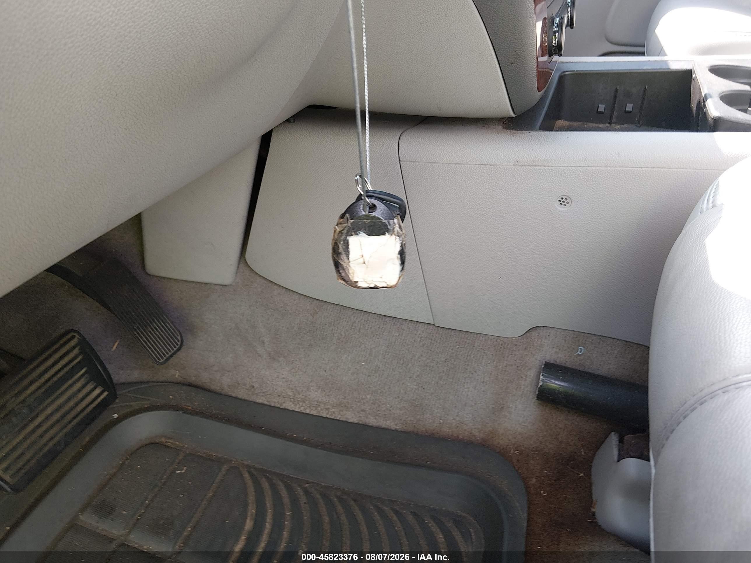 2009 Chevrolet Suburban 1500 Lt2 White vin: 1GNFC26039R300698
