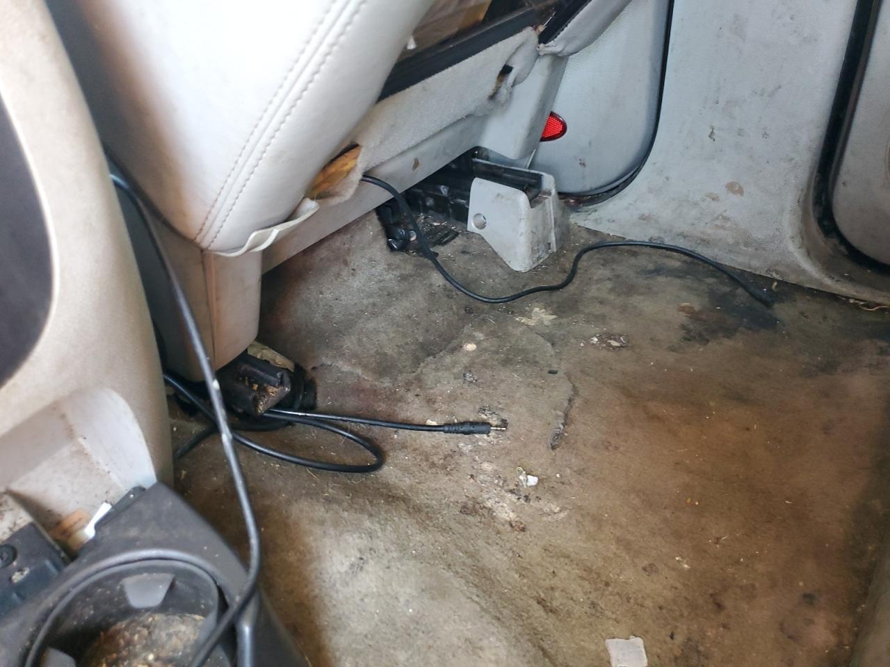 2009 Chevrolet Suburban C1500 Lt Tan vin: 1GNFC26J29J105876 Damage: Right Rear Carpet, Stained, Permanent