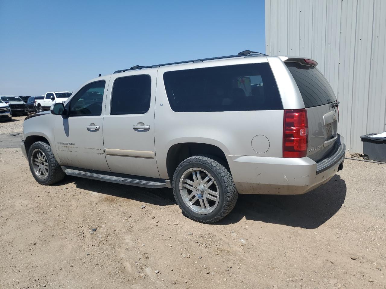 2009 Chevrolet Suburban C1500 Lt Tan vin: 1GNFC26J29J105876 Damage: Left Front Door Applique, Missing, Replacement Required