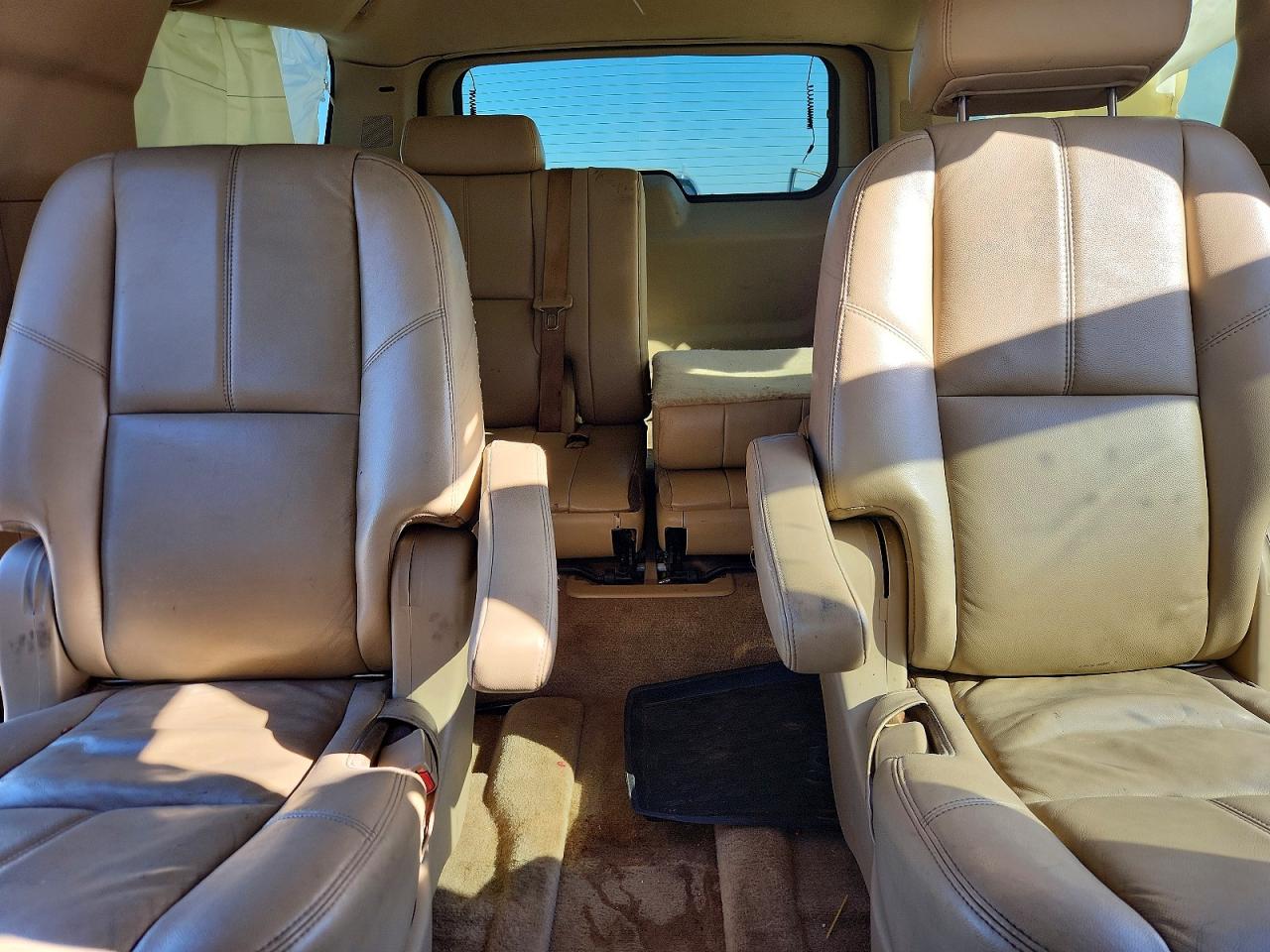 2009 Chevrolet Suburban C1500 Lt White vin: 1GNFC26J89R165405