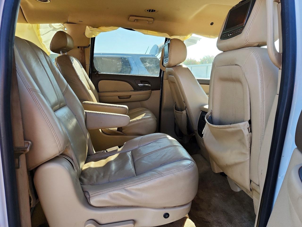 2009 Chevrolet Suburban C1500 Lt White vin: 1GNFC26J89R165405