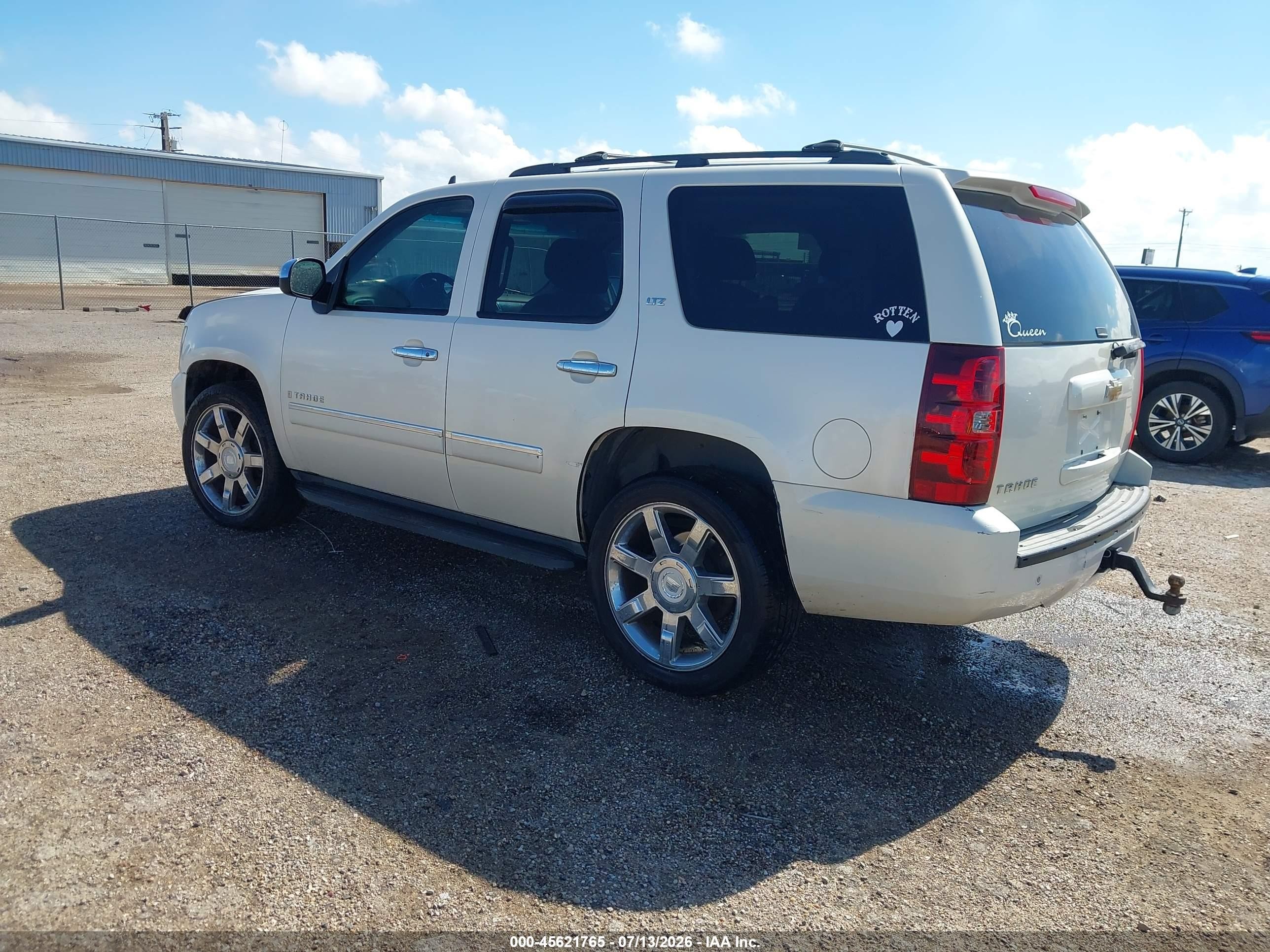 2009 Chevrolet Tahoe Ltz White vin: 1GNFC33009R222293