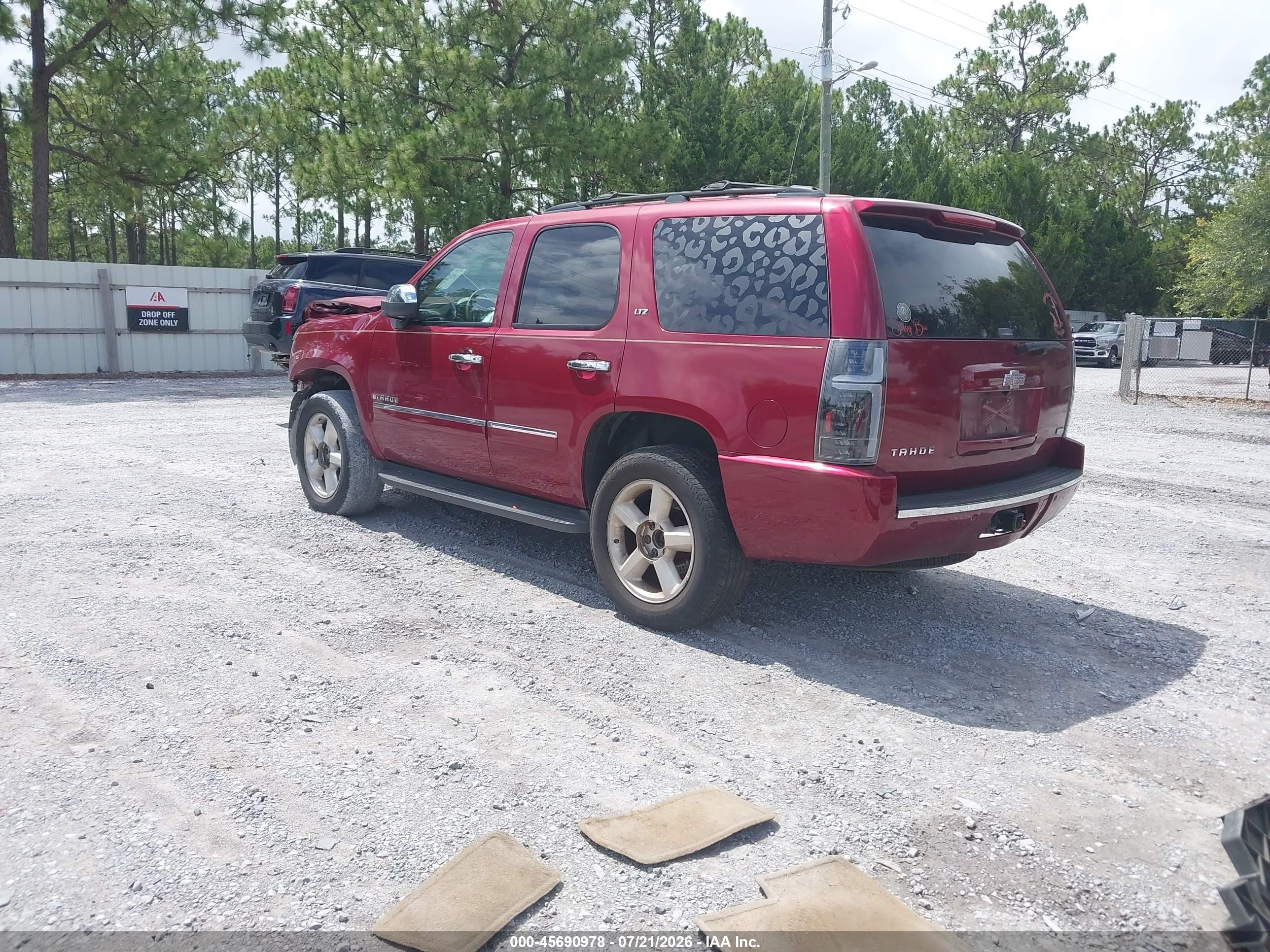 2009 Chevrolet Tahoe Ltz Красный vin: 1GNFC33059R200662