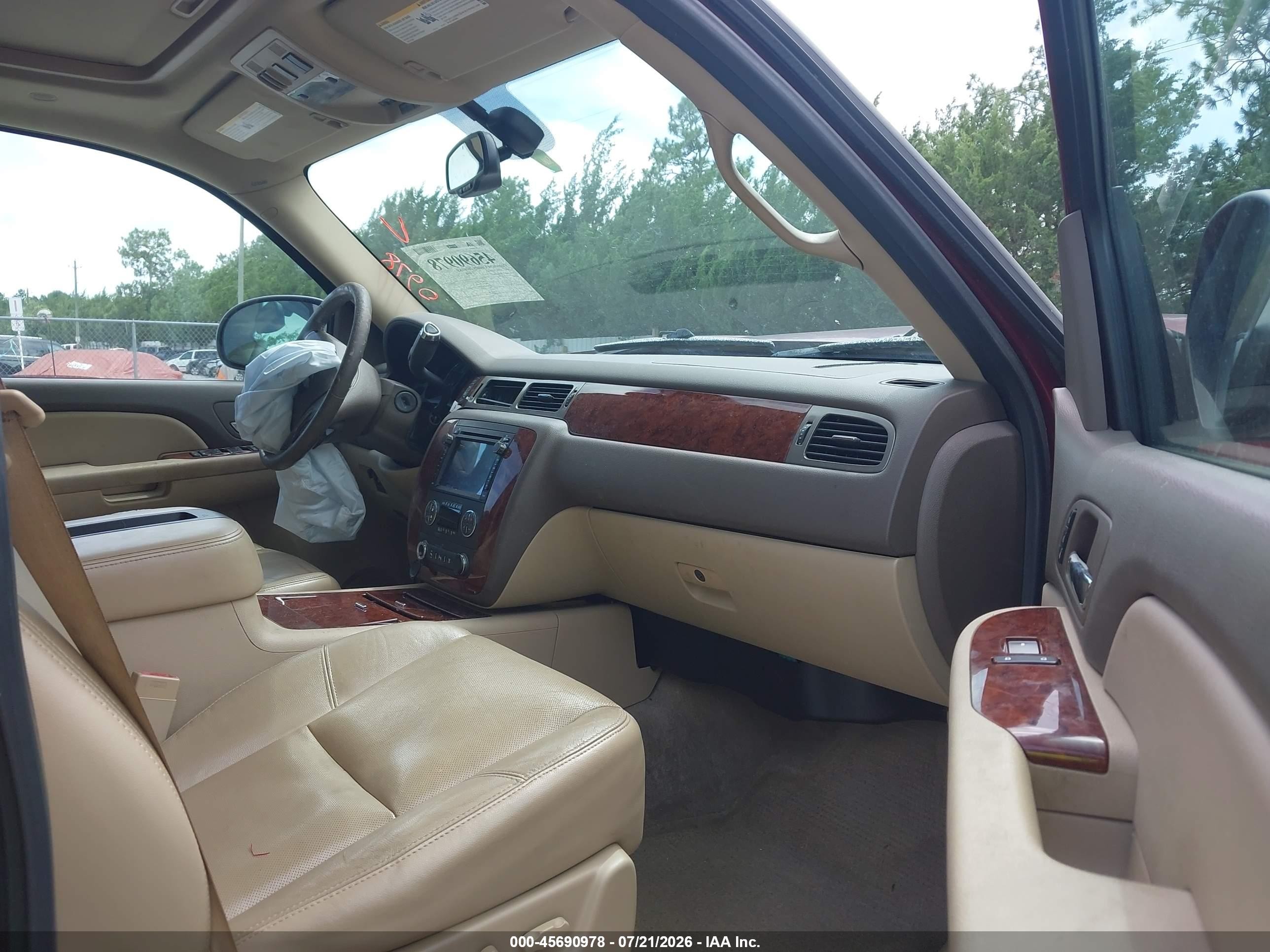 2009 Chevrolet Tahoe Ltz Красный vin: 1GNFC33059R200662