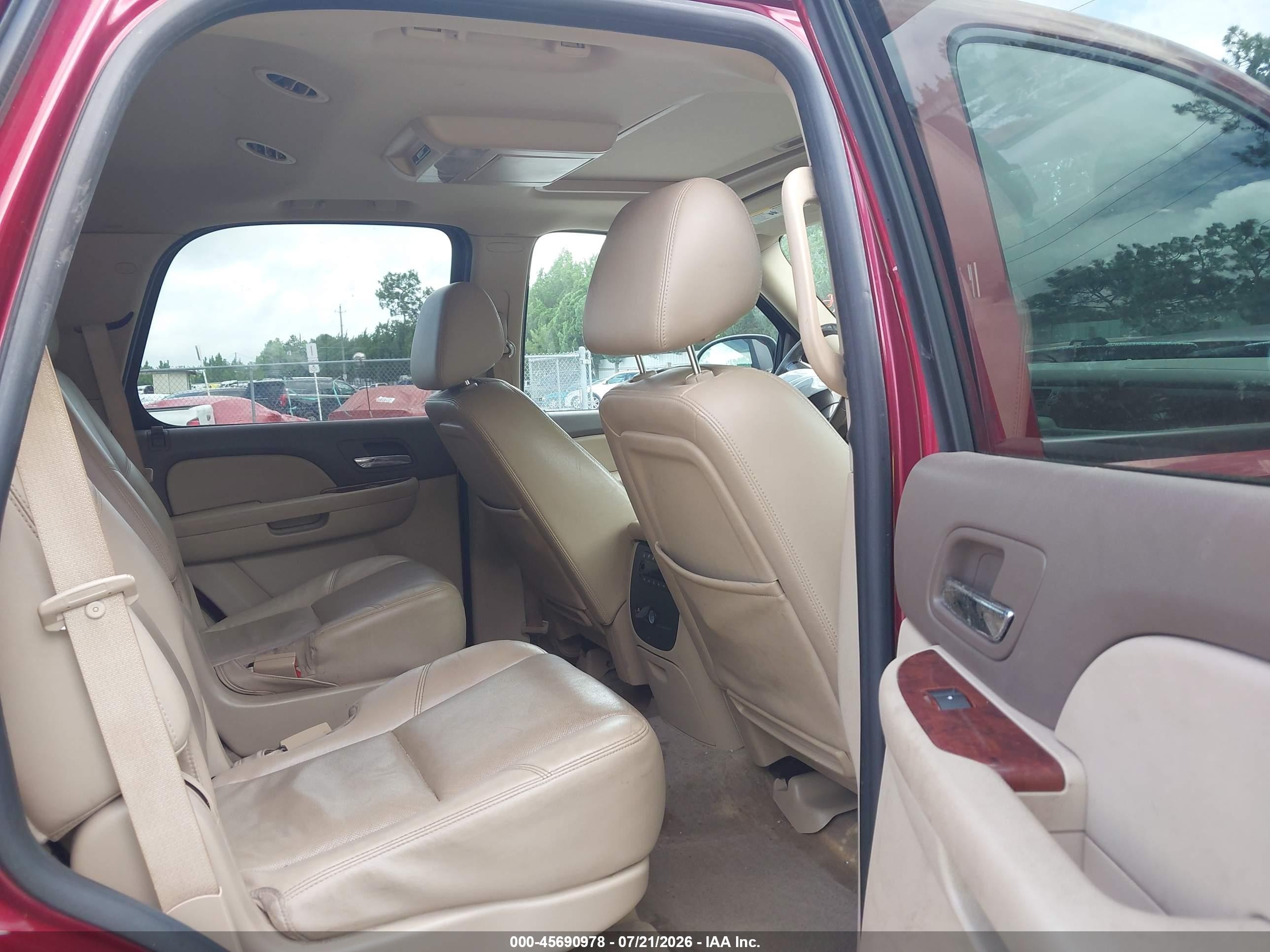 2009 Chevrolet Tahoe Ltz Красный vin: 1GNFC33059R200662
