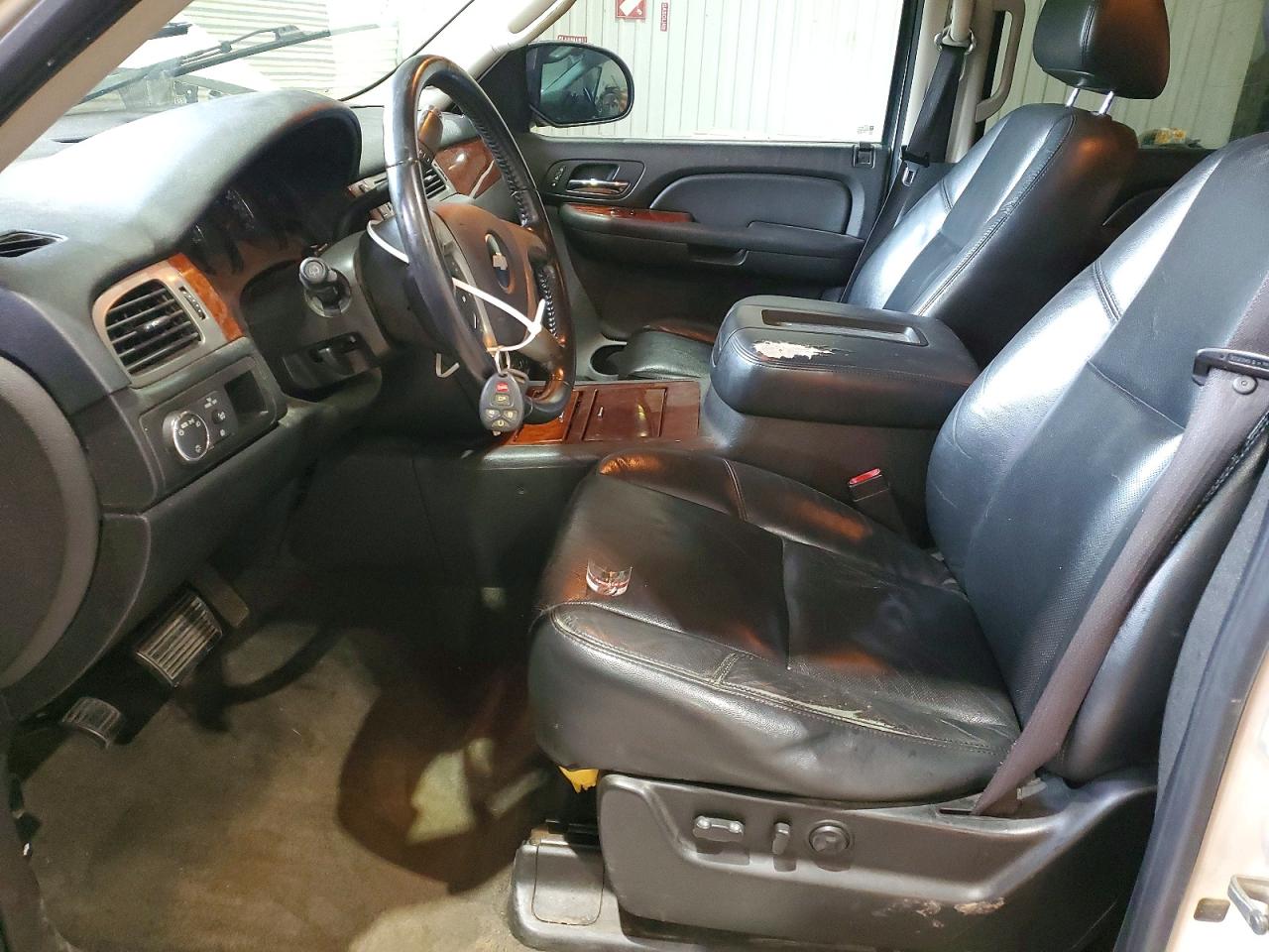 2009 Chevrolet Tahoe C1500 Ltz White vin: 1GNFC33059R276933