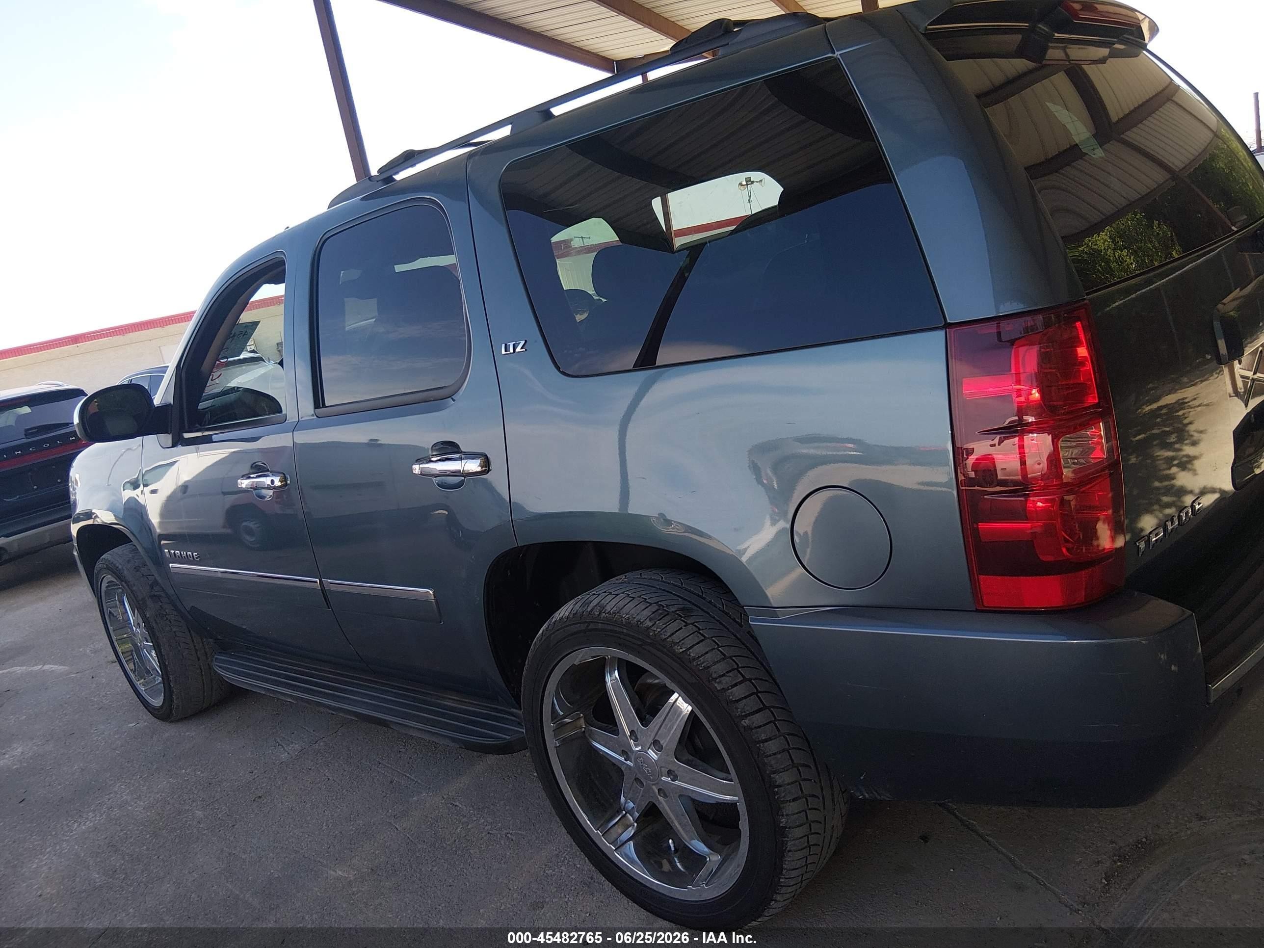 2009 Chevrolet Tahoe Ltz Синий vin: 1GNFC33069R171494