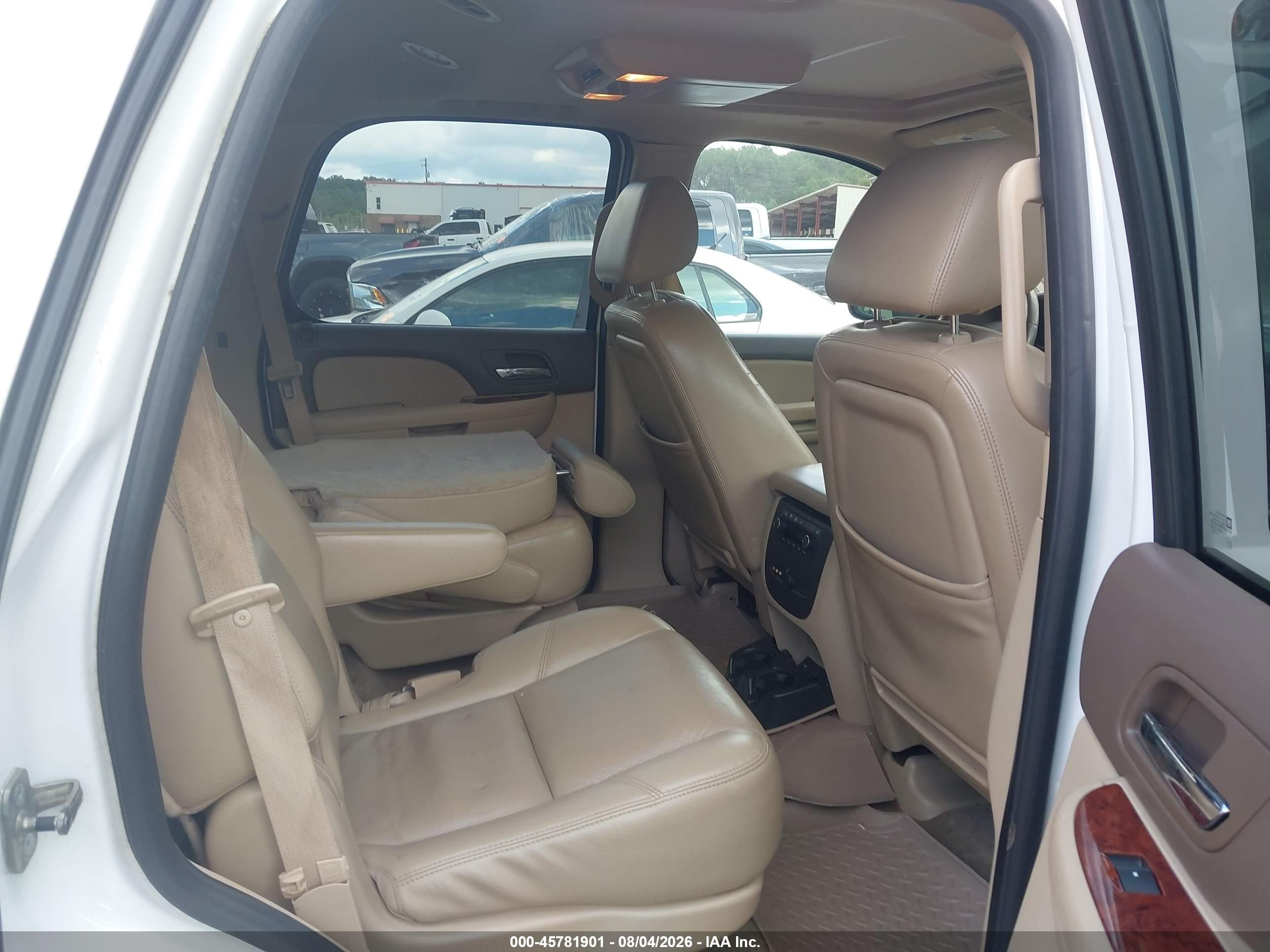 2009 Chevrolet Tahoe Ltz White vin: 1GNFC33079R282720