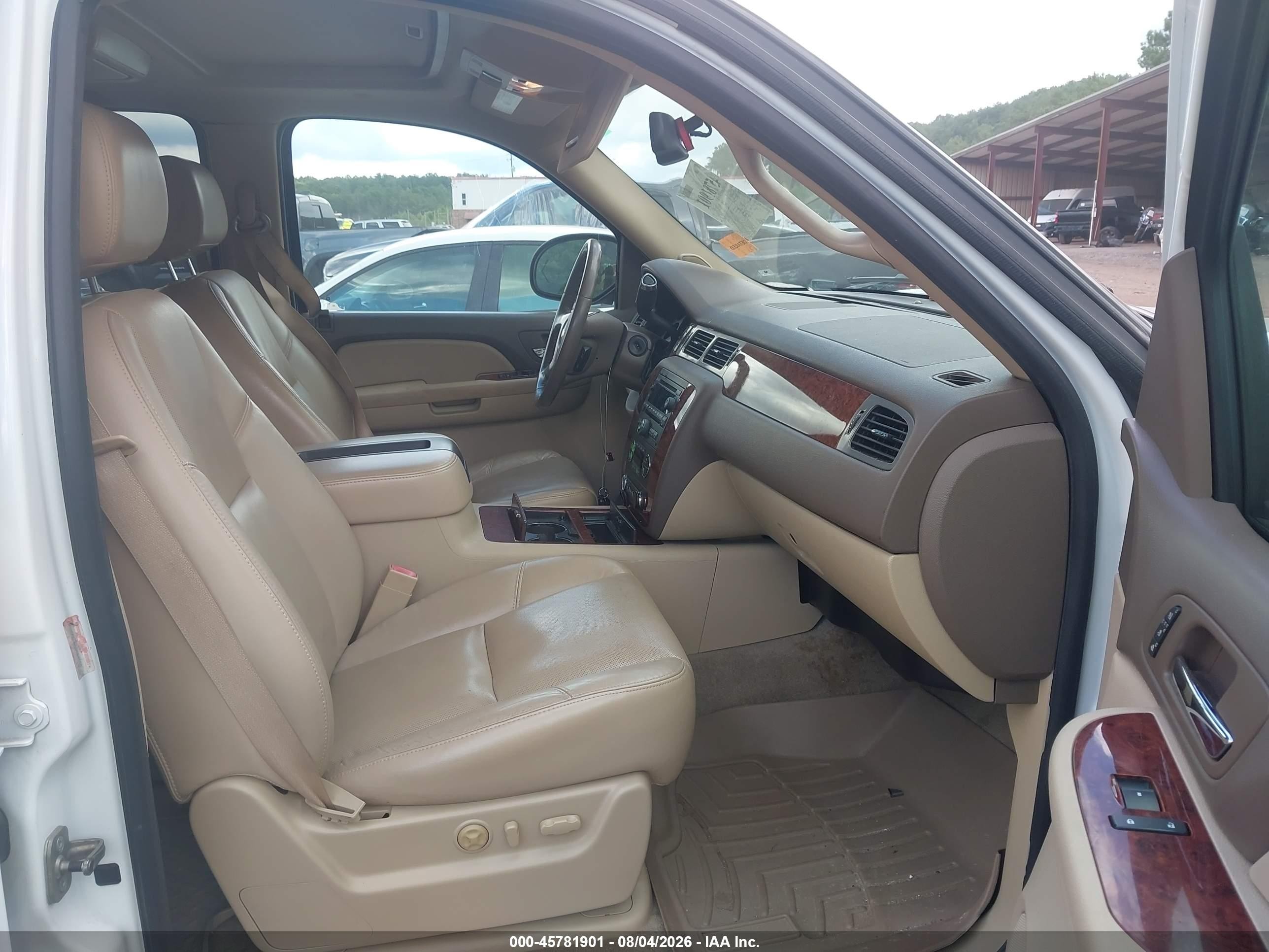2009 Chevrolet Tahoe Ltz White vin: 1GNFC33079R282720