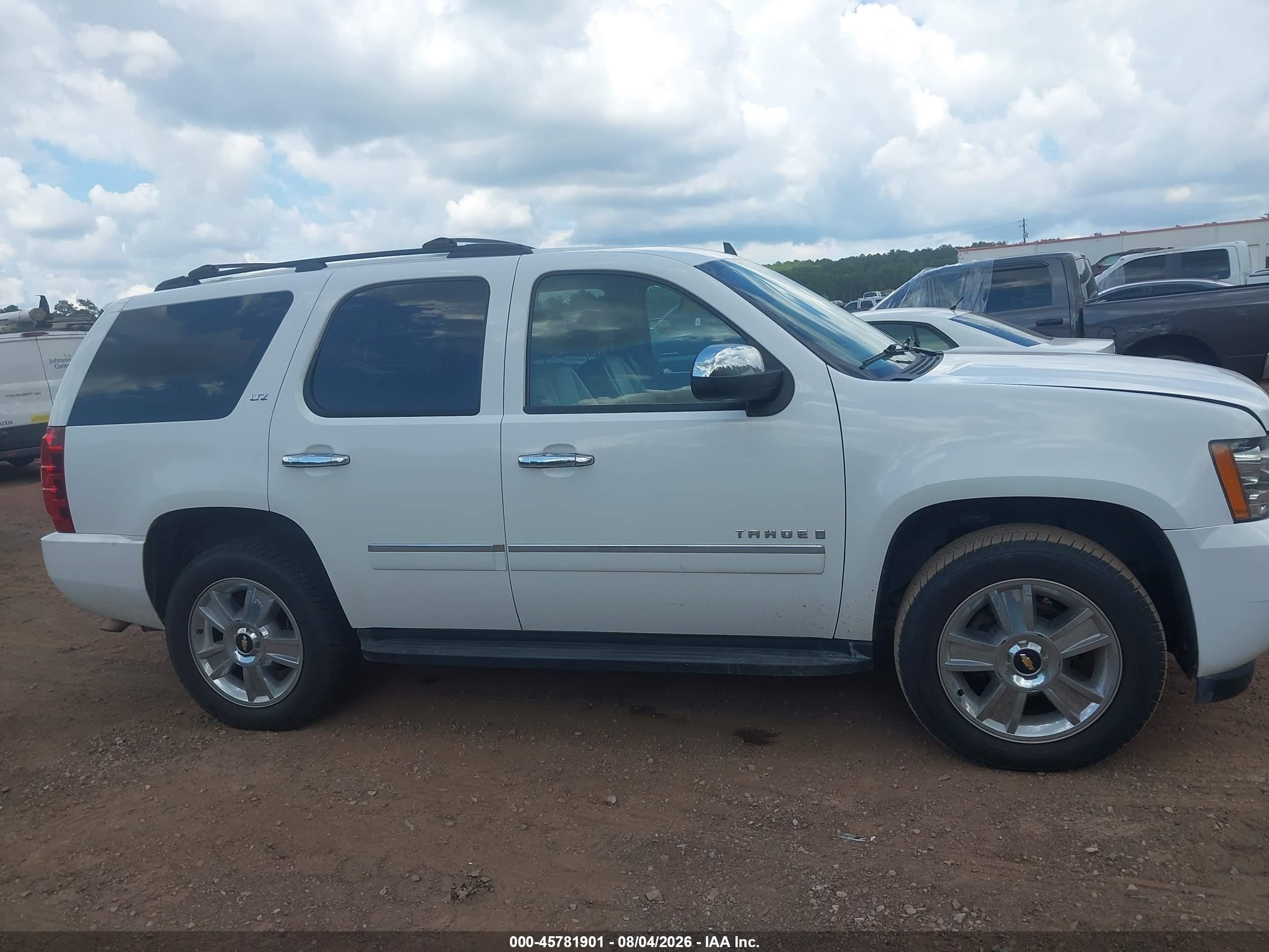 2009 Chevrolet Tahoe Ltz White vin: 1GNFC33079R282720