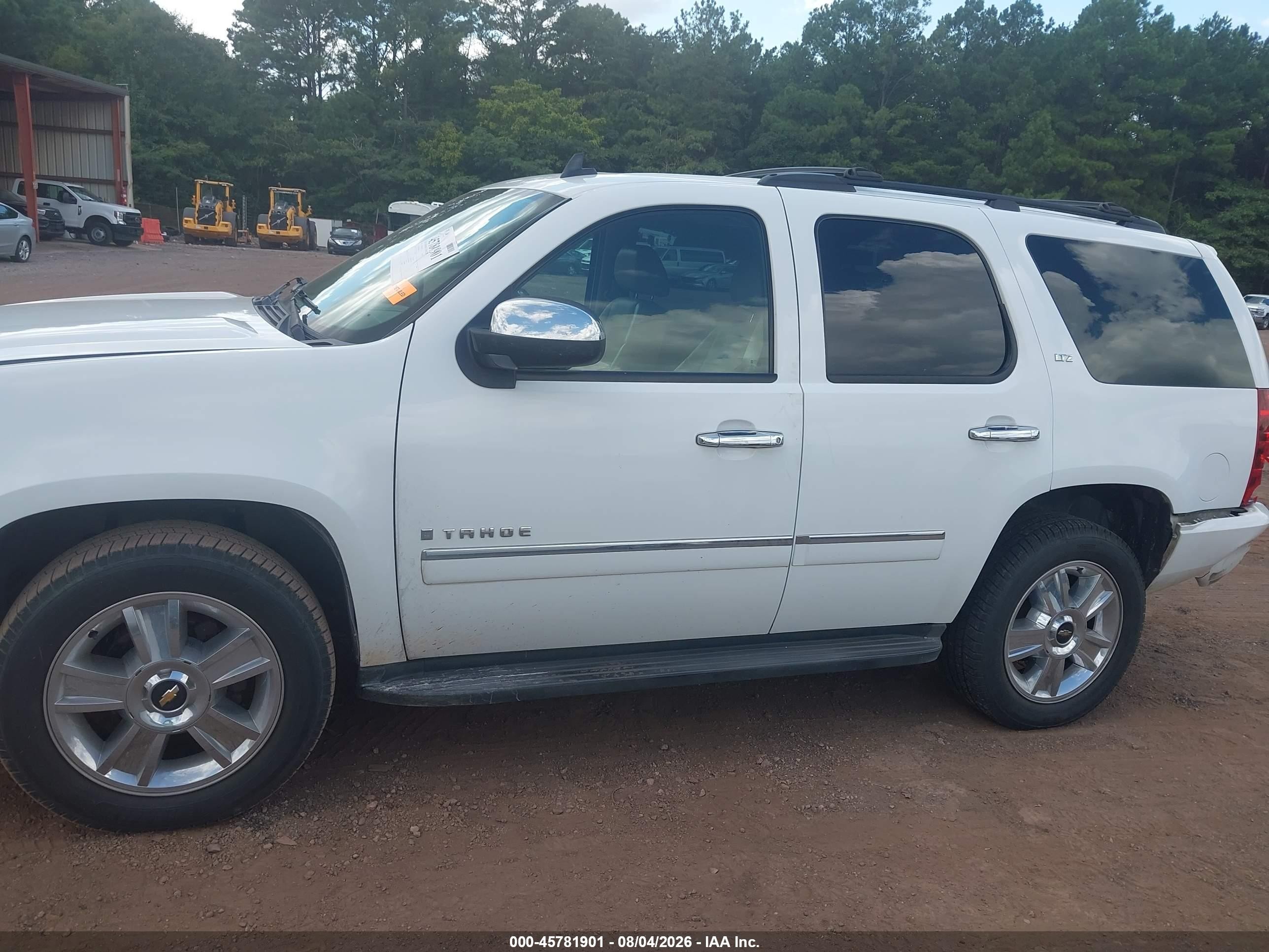 2009 Chevrolet Tahoe Ltz White vin: 1GNFC33079R282720