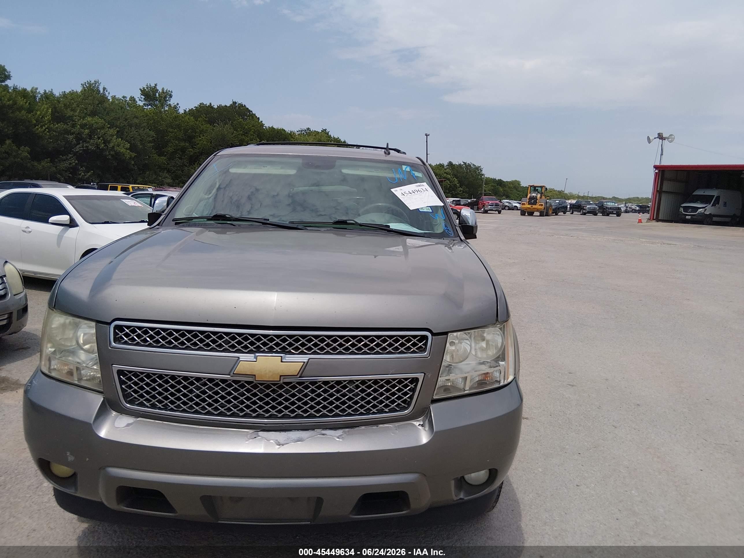 2009 Chevrolet Tahoe Ltz Brown vin: 1GNFC33089R172890