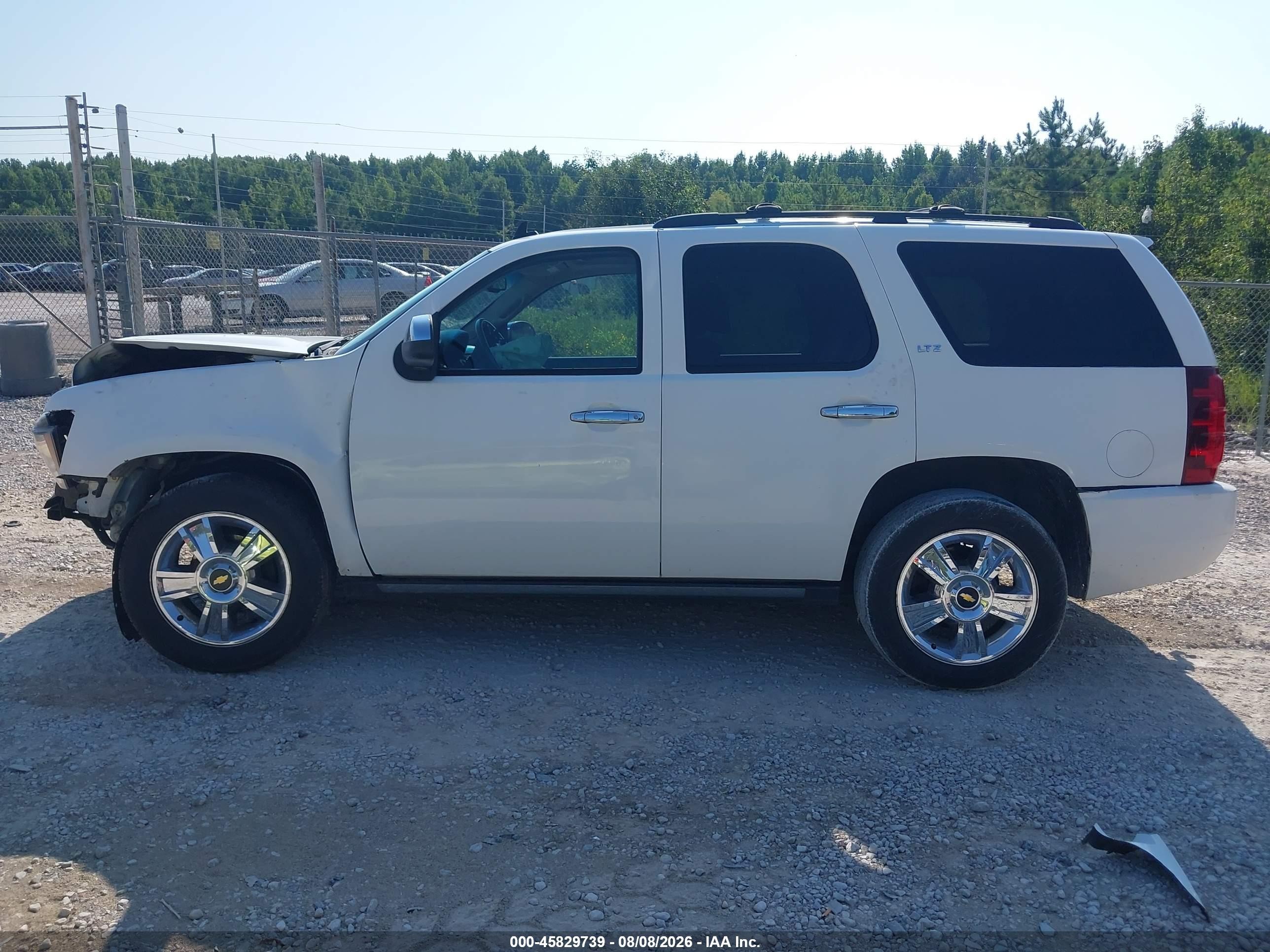 2009 Chevrolet Tahoe Ltz Белый vin: 1GNFC33J19R291065