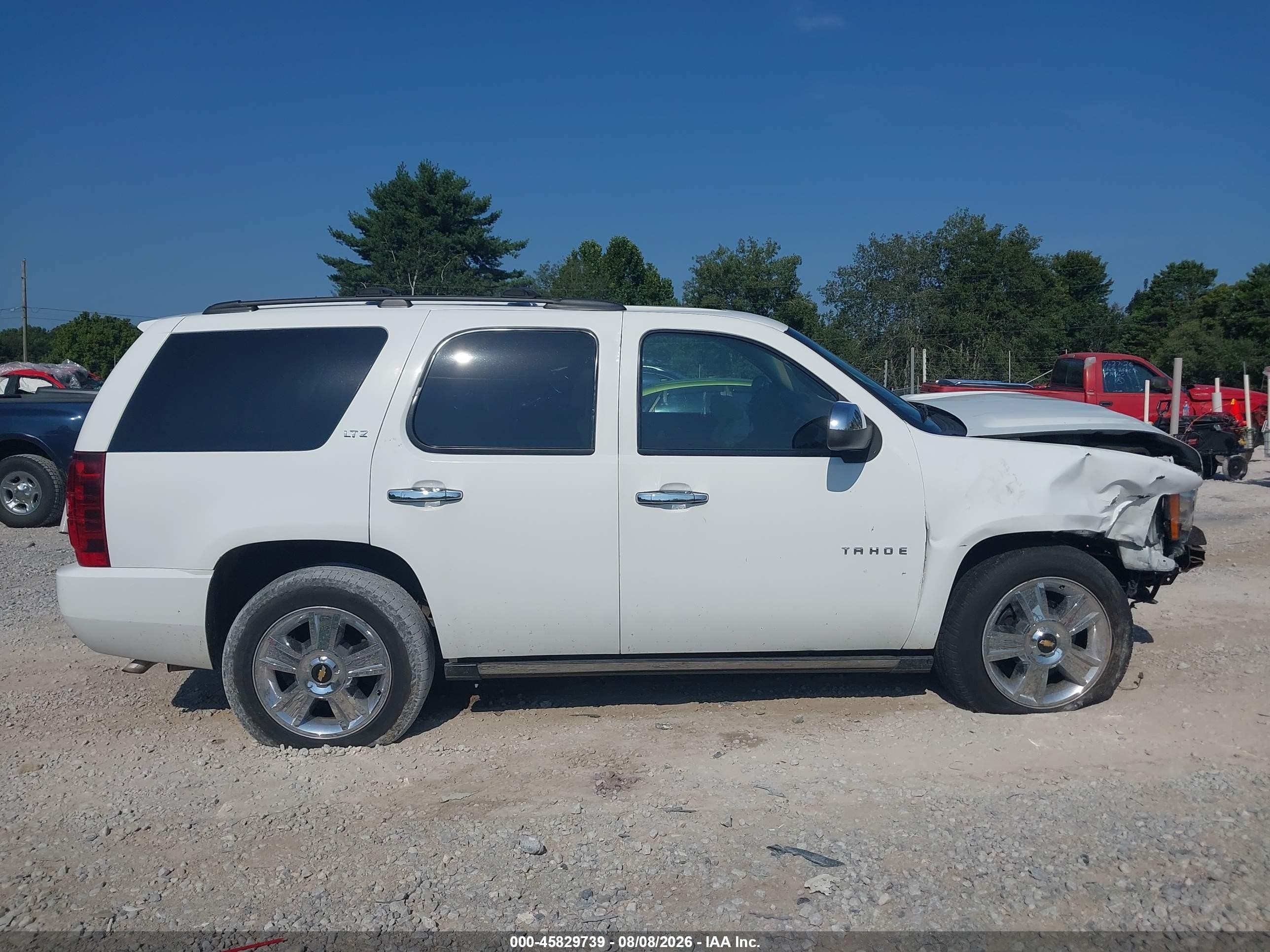 2009 Chevrolet Tahoe Ltz Белый vin: 1GNFC33J19R291065