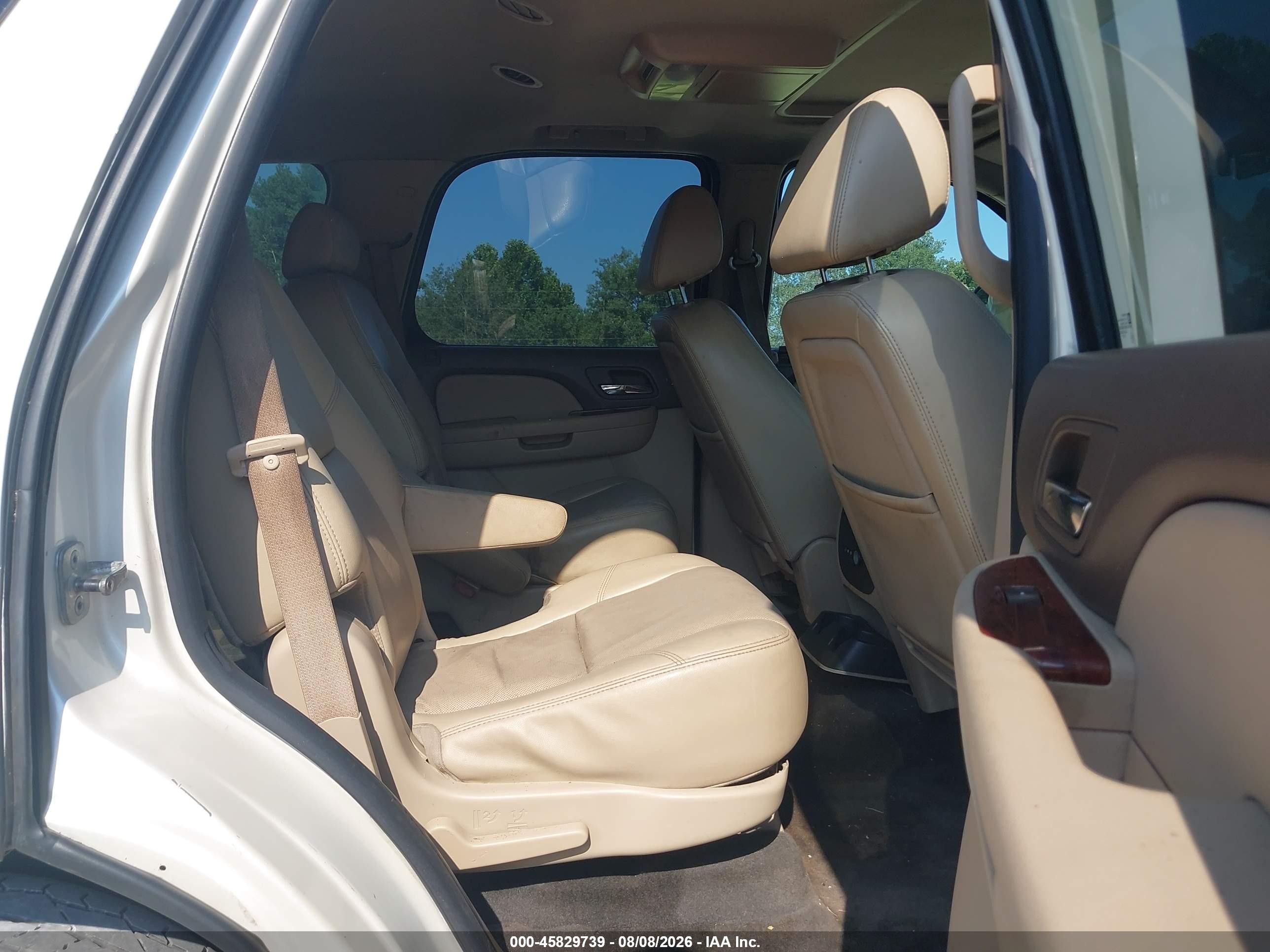 2009 Chevrolet Tahoe Ltz Белый vin: 1GNFC33J19R291065