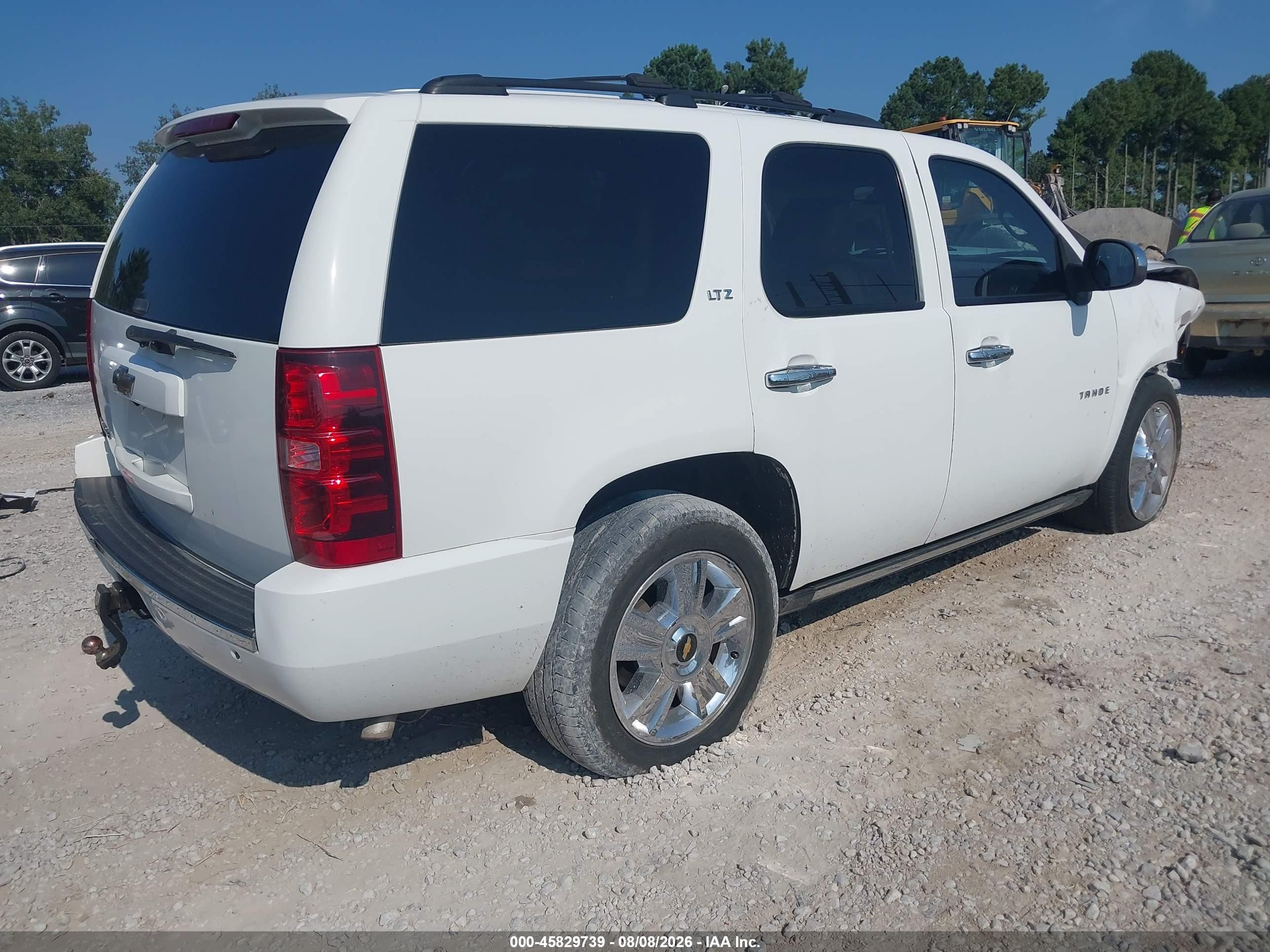 2009 Chevrolet Tahoe Ltz Белый vin: 1GNFC33J19R291065