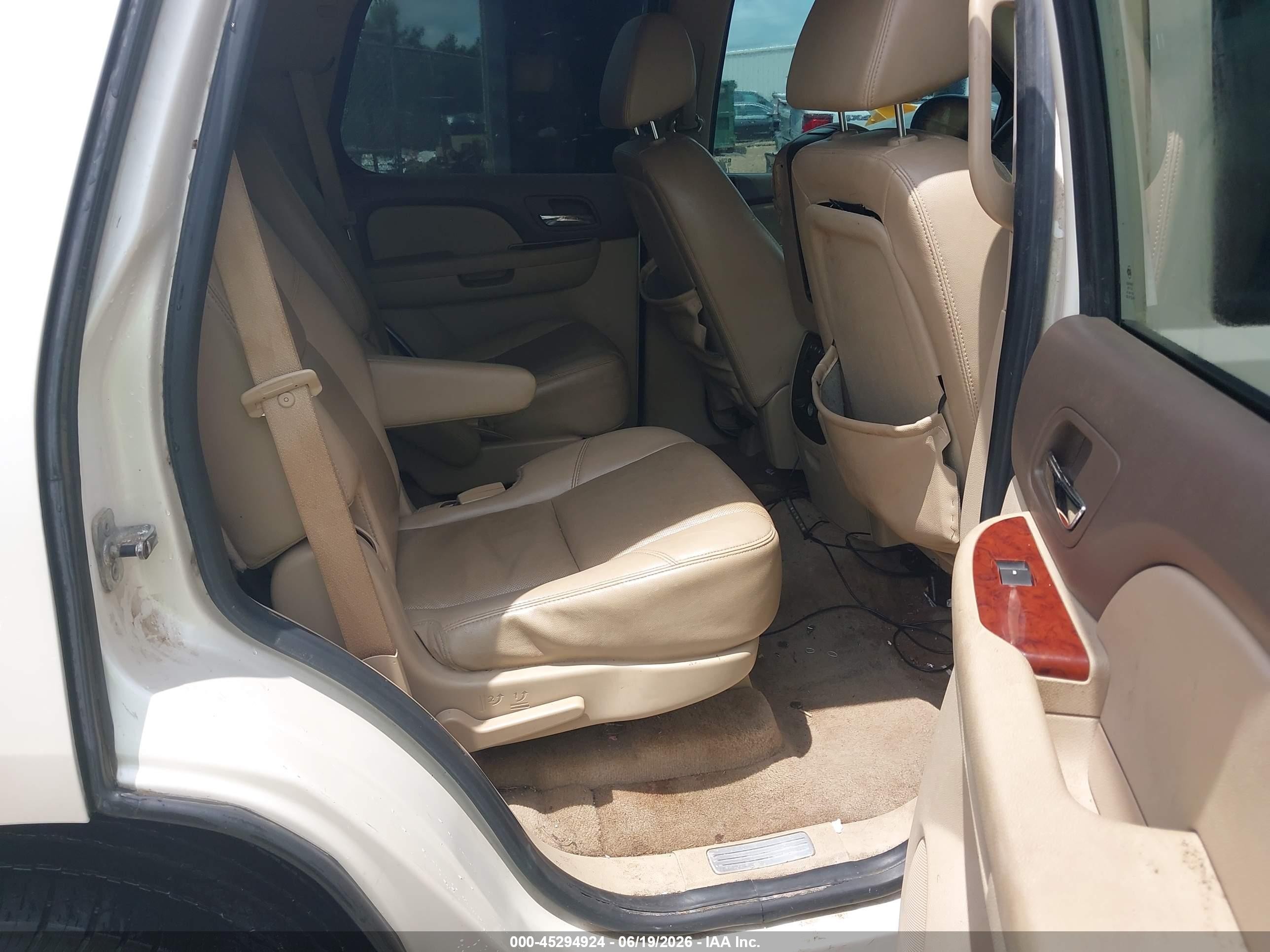 2009 Chevrolet Tahoe Ltz White vin: 1GNFC33J79R172355