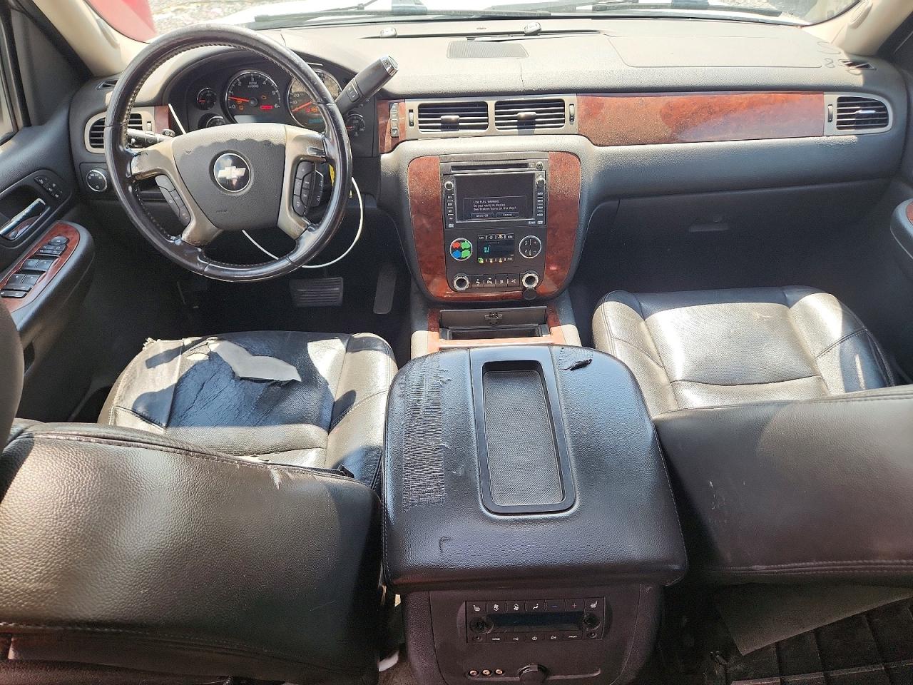 2009 Chevrolet Suburban C1500 Ltz Белый vin: 1GNFC36029J109956