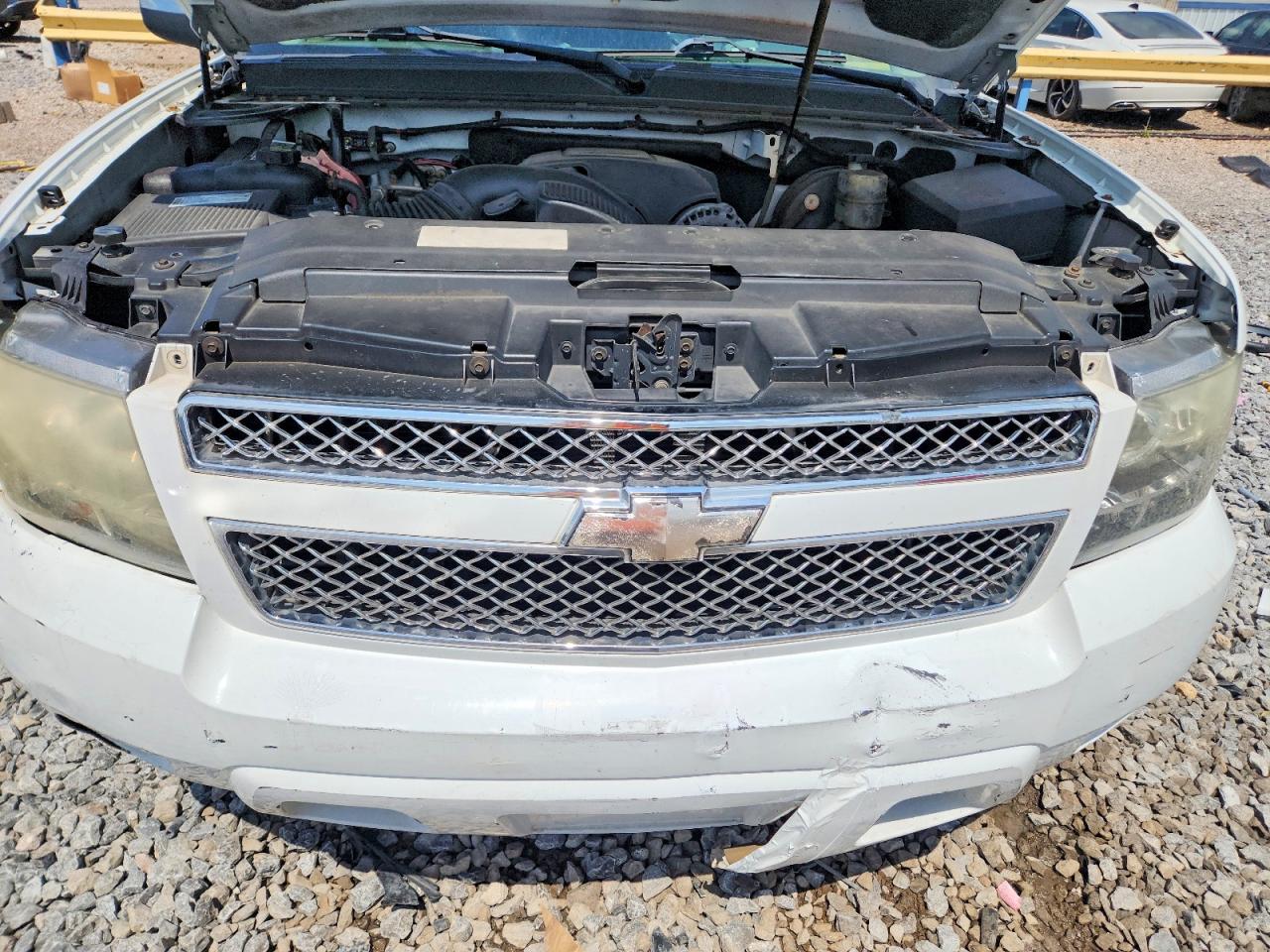 2009 Chevrolet Suburban C1500 Ltz Белый vin: 1GNFC36029J109956