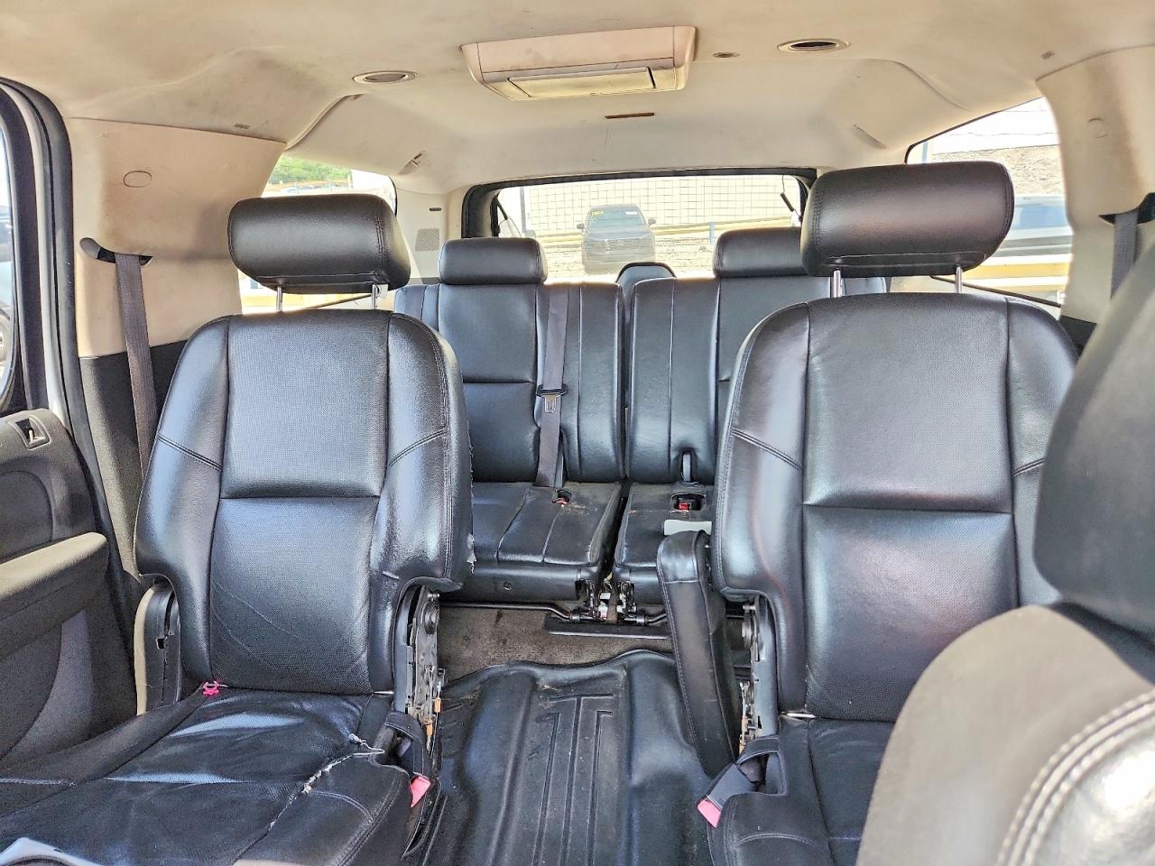 2009 Chevrolet Suburban C1500 Ltz Белый vin: 1GNFC36029J109956