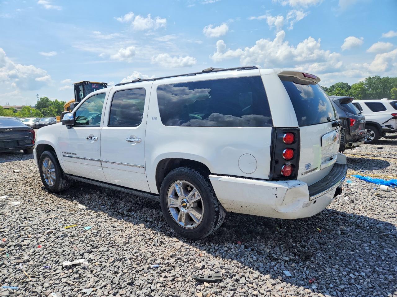 2009 Chevrolet Suburban C1500 Ltz Белый vin: 1GNFC36029J109956