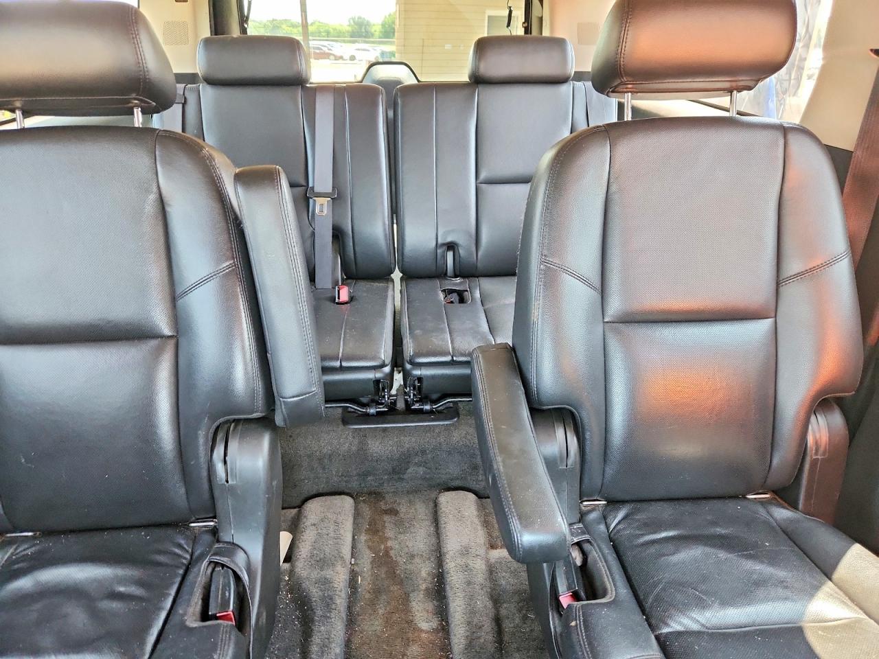 2009 Chevrolet Suburban C1500 Ltz Черный vin: 1GNFC36049J125172