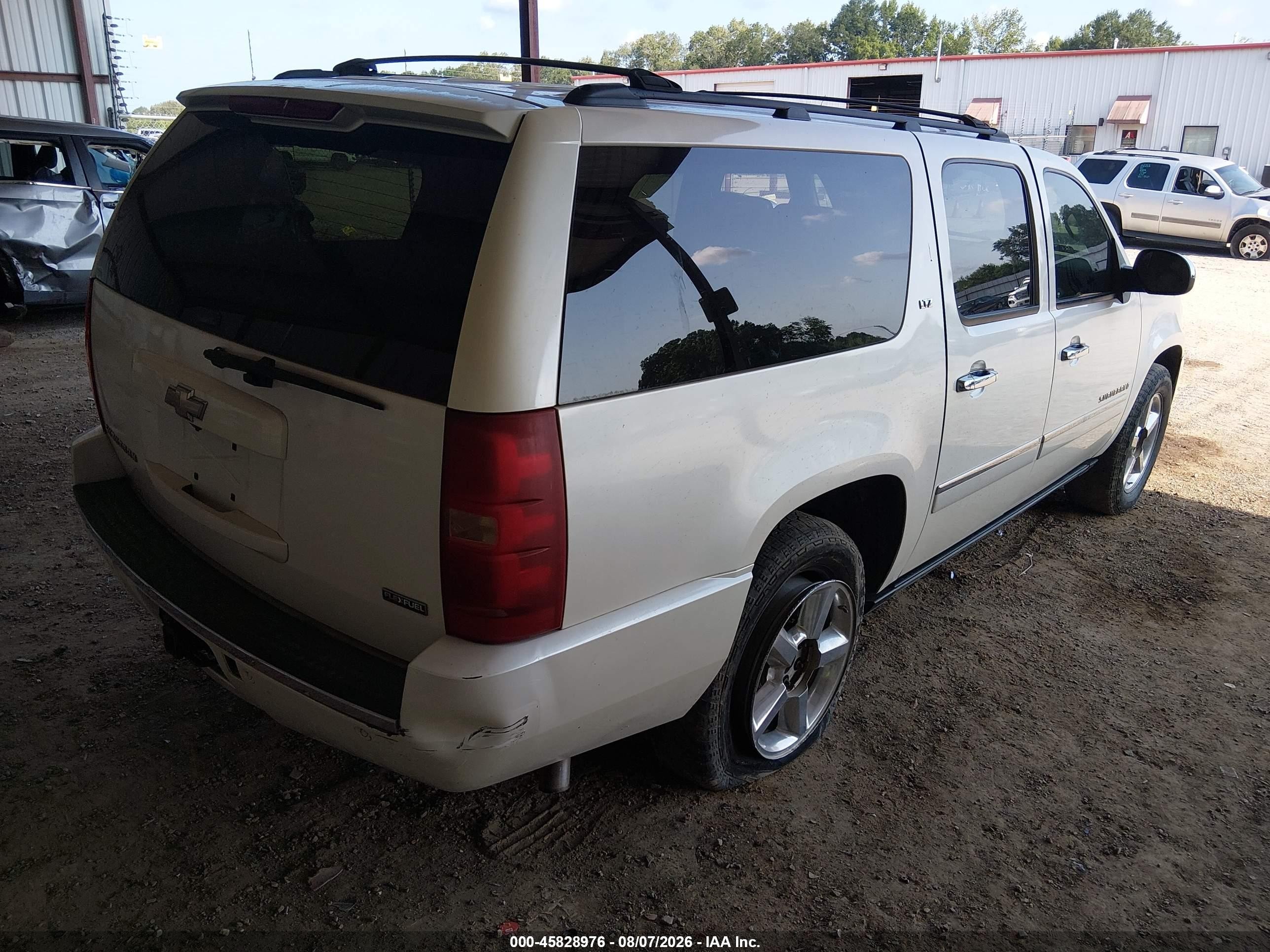 2009 Chevrolet Suburban 1500 Ltz Белый vin: 1GNFC36069R281862