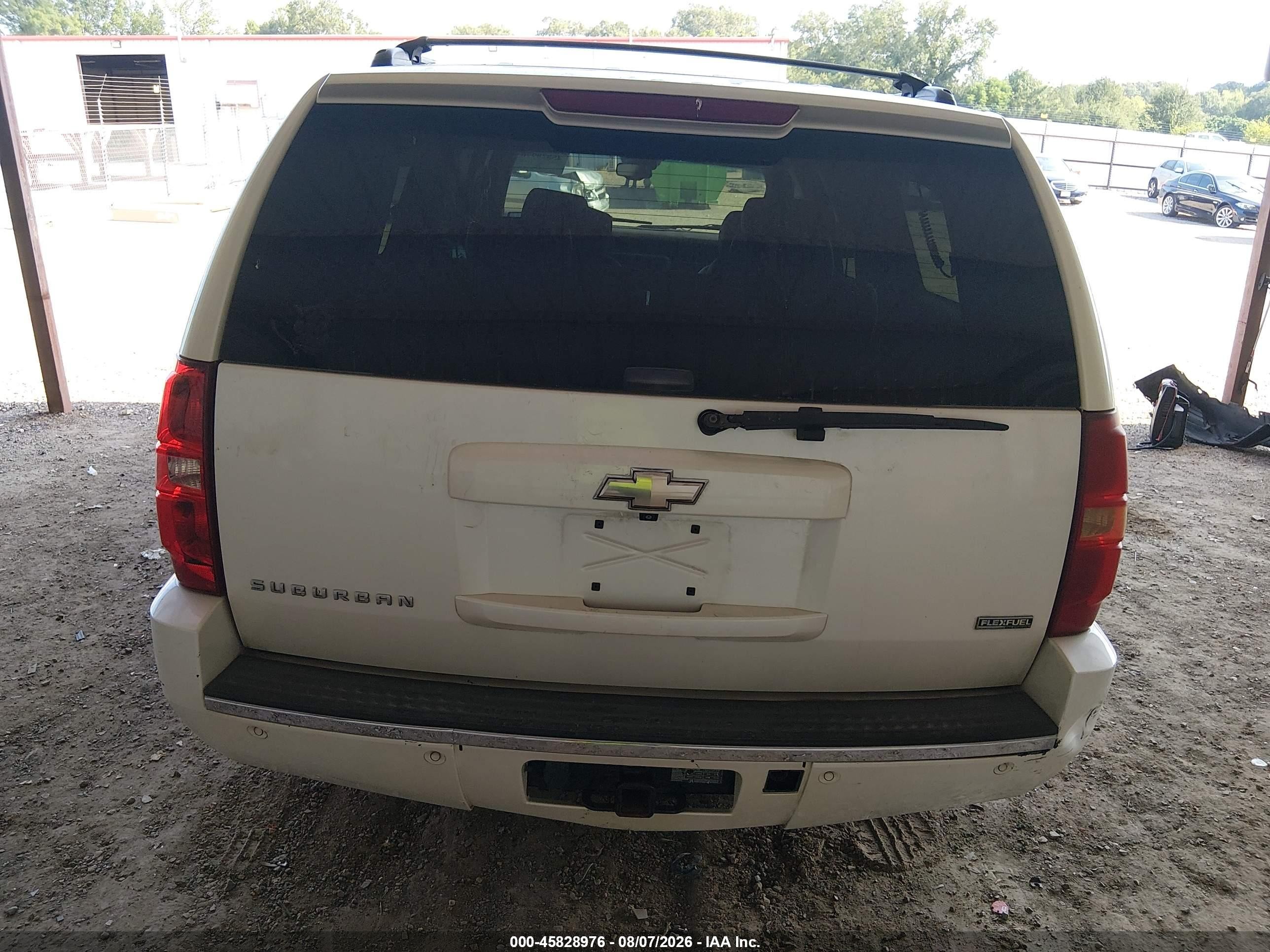 2009 Chevrolet Suburban 1500 Ltz Белый vin: 1GNFC36069R281862