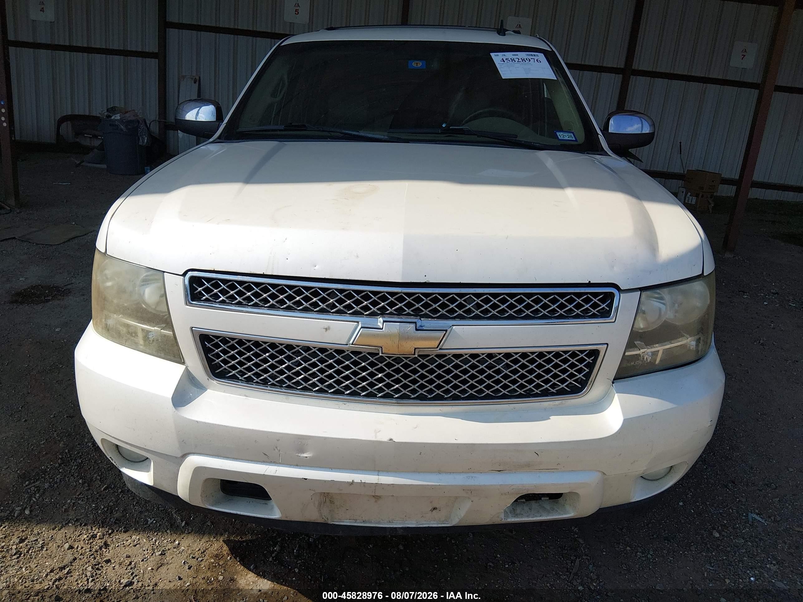 2009 Chevrolet Suburban 1500 Ltz Белый vin: 1GNFC36069R281862