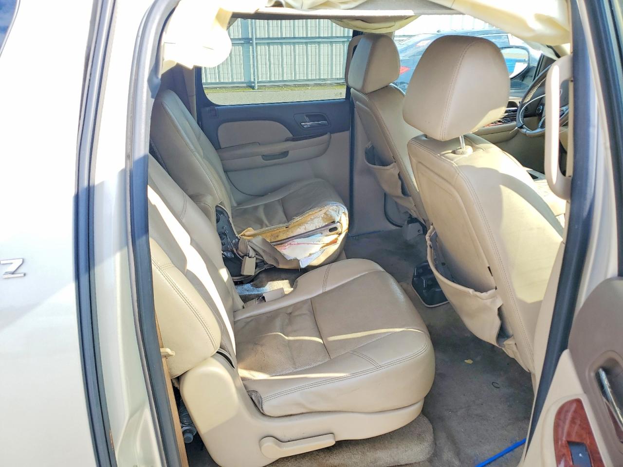 2009 Chevrolet Suburban C1500 Ltz Tan vin: 1GNFC36079R145997