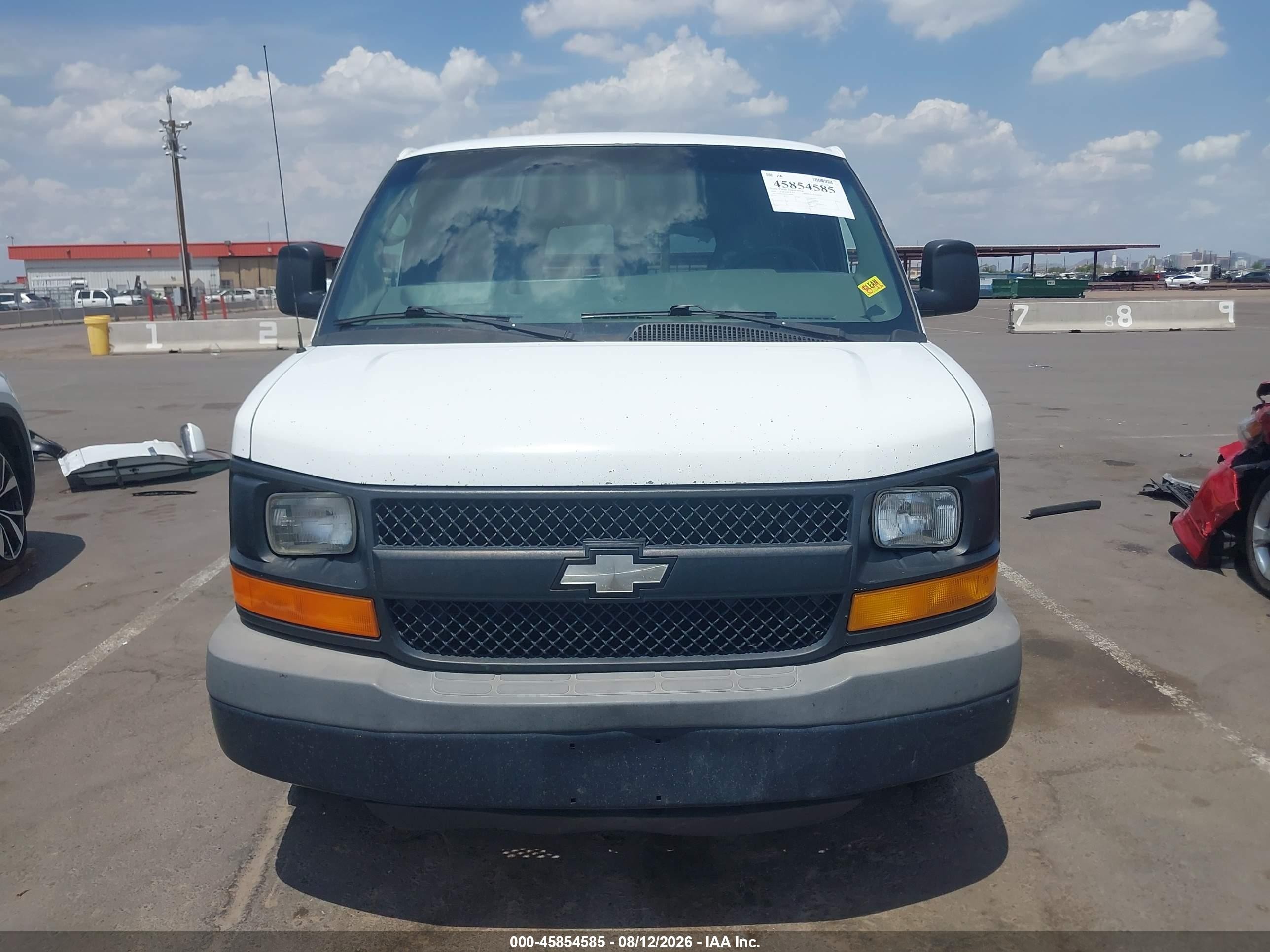 2009 Chevrolet Express Passenger Ls White vin: 1GNFG154791158440