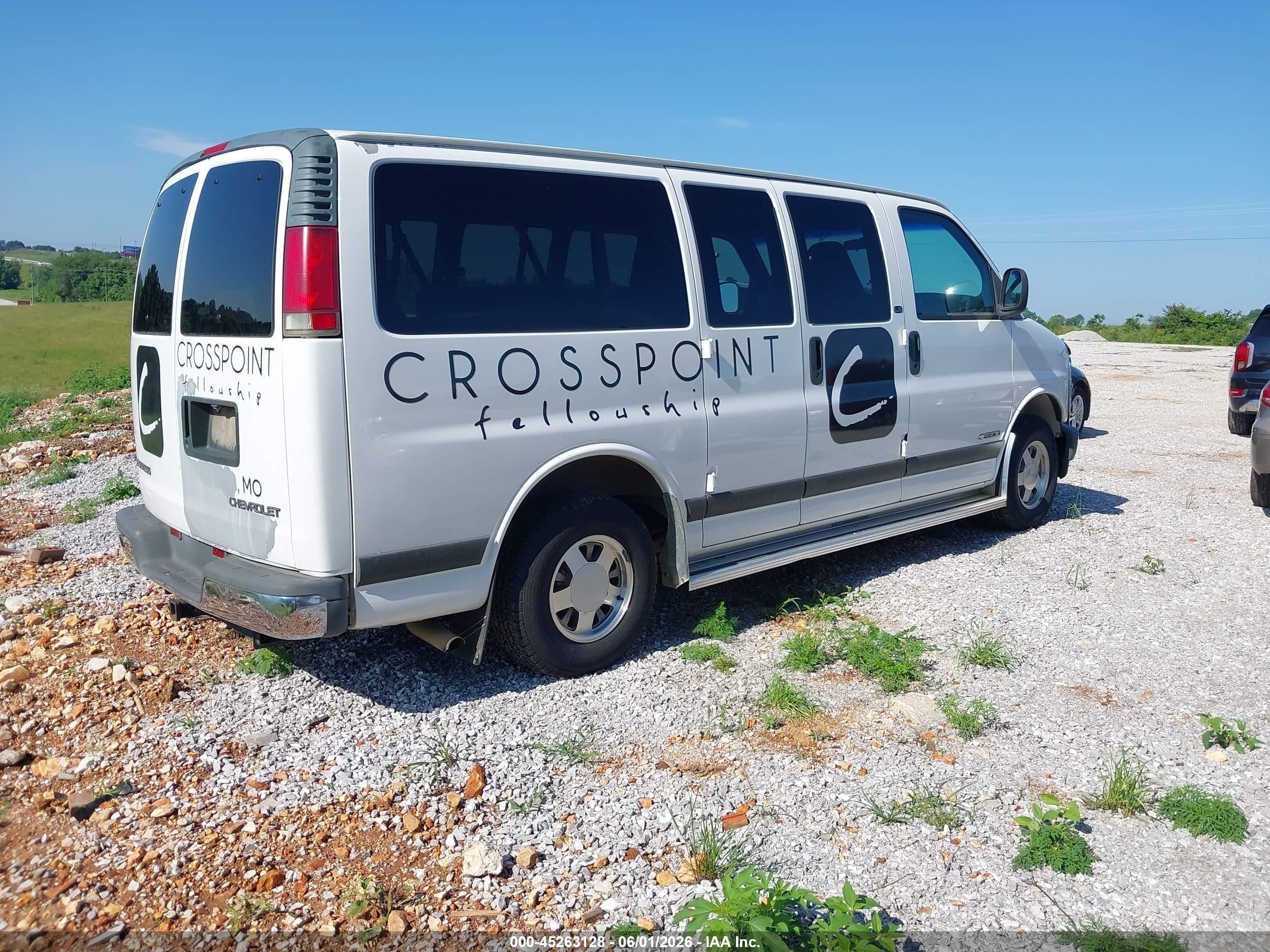 1998 Chevrolet Express   White vin: 1GNFG15R3W1057757